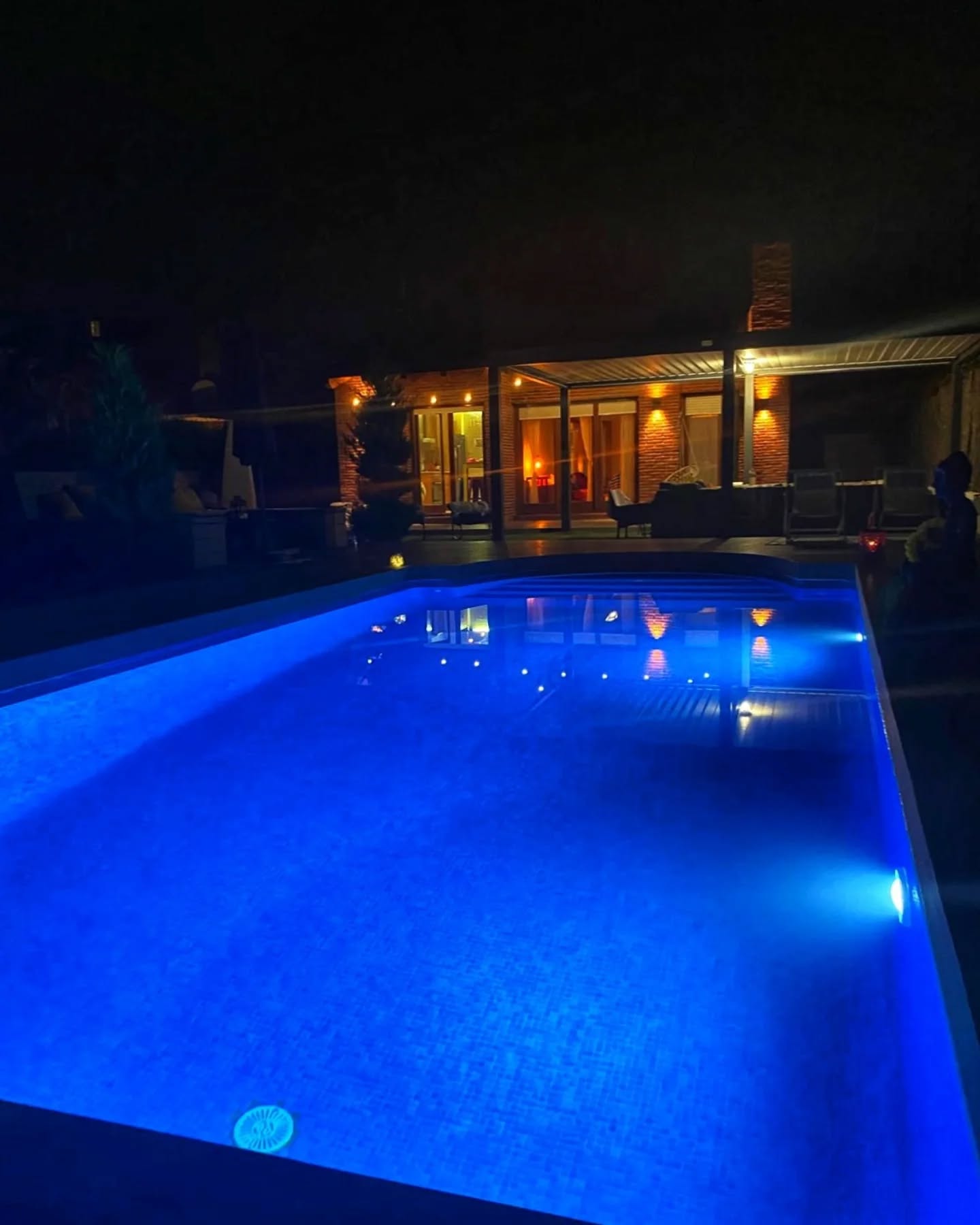 Hay lugares que son espejos…
La calma del agua refleja lo que eres, el fuego reúne lo que amas y cada rincón te recuerda que la vida se mide en instantes, no en horas.
Ca La Mary no es solo un destino, es un abrazo que te espera. 🏡💙
#CaLaMary #escapada #vidreres #costabrava #petfriendly #turismo #casaconpiscina #desconexion #petfriendly #entremarymontaña #cicloturismo #alquilervacacional #casavacacional #girona #catalunyaexperience #travelspain