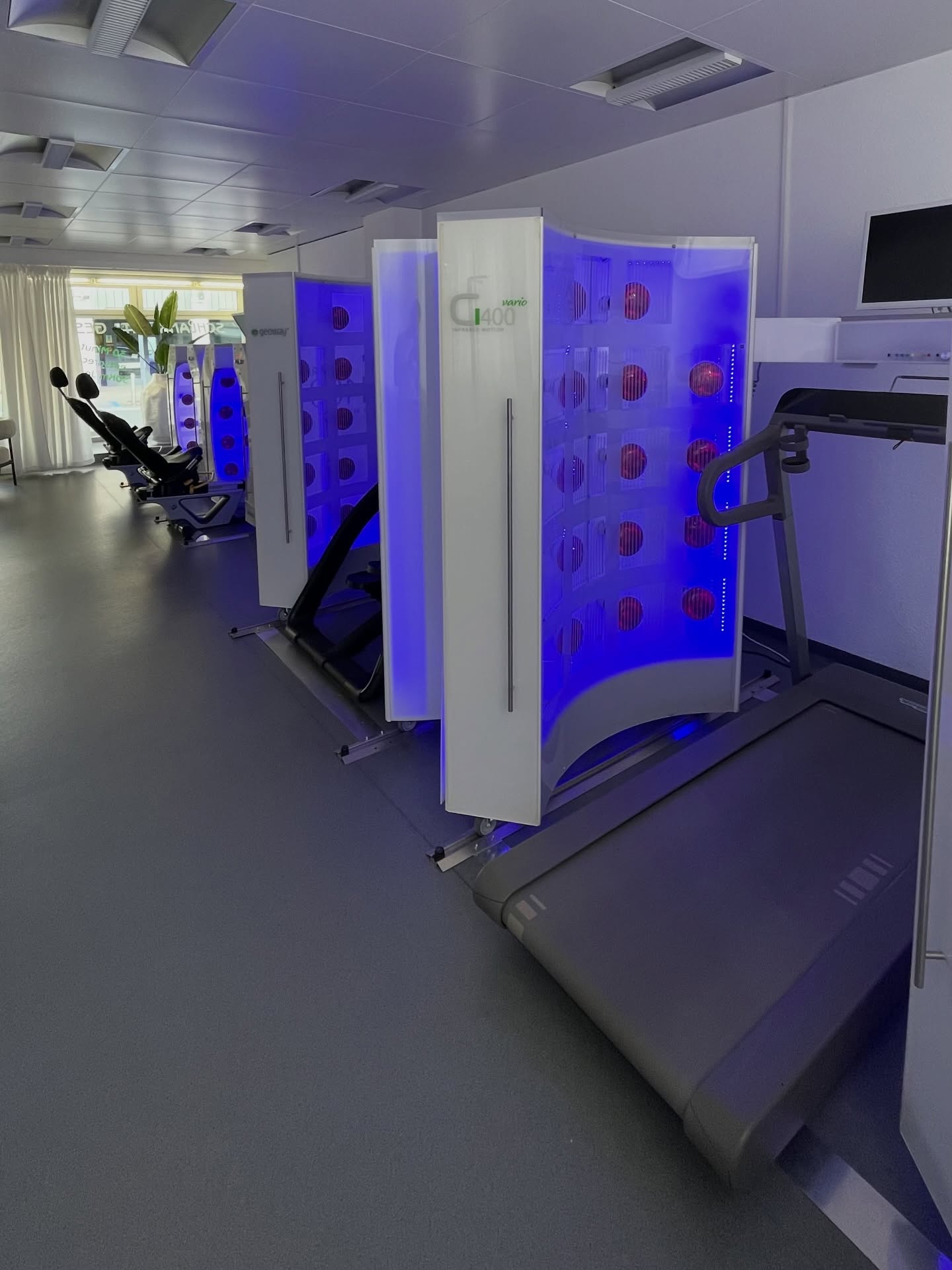 Mehr Glow
Infrarot & Licht verbrennen Kalorien, entgiften und schenken dir strahlende Haut. Termin sichern 🔥49 CHF!