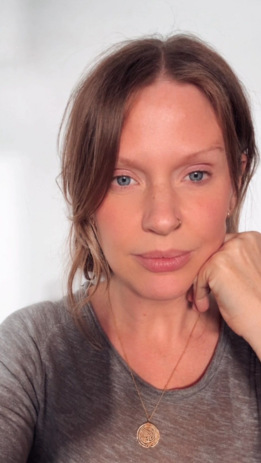 Hey you, yes you … here’s a reminder from my heart to yours.
As you head into a new week, or whenever you need it:
You are a magnificent human made of stardust,
and you are doing far better than you let yourself think.
Soften your grip on who you think you should be,
and go forth and freaking shine, just as you are. ✨
But first, tell me, how are you arriving tonight?
A little tired? Hopeful? Dreading it?
Already aware of your magnificence, or somewhere in between?
I’d love to hear 🤍
.
.
.
.
.
#gentlereminders
#lovenotes
#sundaynight
#slowdown
#youareenough
#shinebabyshine
#slowliving
#wordstoliveby
#radicalselflove
#mindfulness
#spiritualawakening
#holistichealing