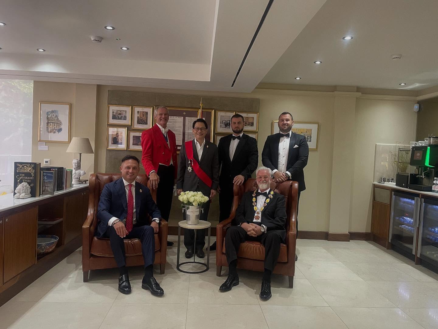 Today's office.
Awards ceremony at EBA headquarters in Oxford.
Recipients from Brazil, Thailand, Macedonia and Ghana.
#classinacoat #toastmastergeoff #ebaoxford