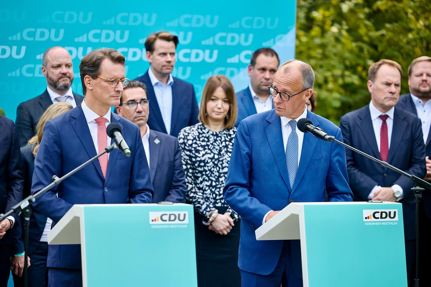 Gestern waren die Wahlsieger der Stichwahlen zu Oberbürgermeisterinnen und Oberbürgermeistern sowie Landrätinnen und Landräten in den CDU-Landesvorstand eingeladen, um gemeinsam mit dem Bundesvorsitzenden, Bundeskanzler Friedrich Merz, und dem Landesvorsitzenden, Ministerpräsident Hendrik Wüst, die Kommunalwahl zu analysieren.
Eine gute Gelegenheit zum Austausch mit zukünftigen Kolleginnen und Kollegen - auch aus den Nachbarstädten und -kreisen des Rheinisch-Bergischen Kreises.
@bwarnecke.me @stefan_hebbel @inalaukoetter @reinholdkatharina @daniel.flemm @guido_deus @heinrichfrieling
Vielen herzlichen Dank!