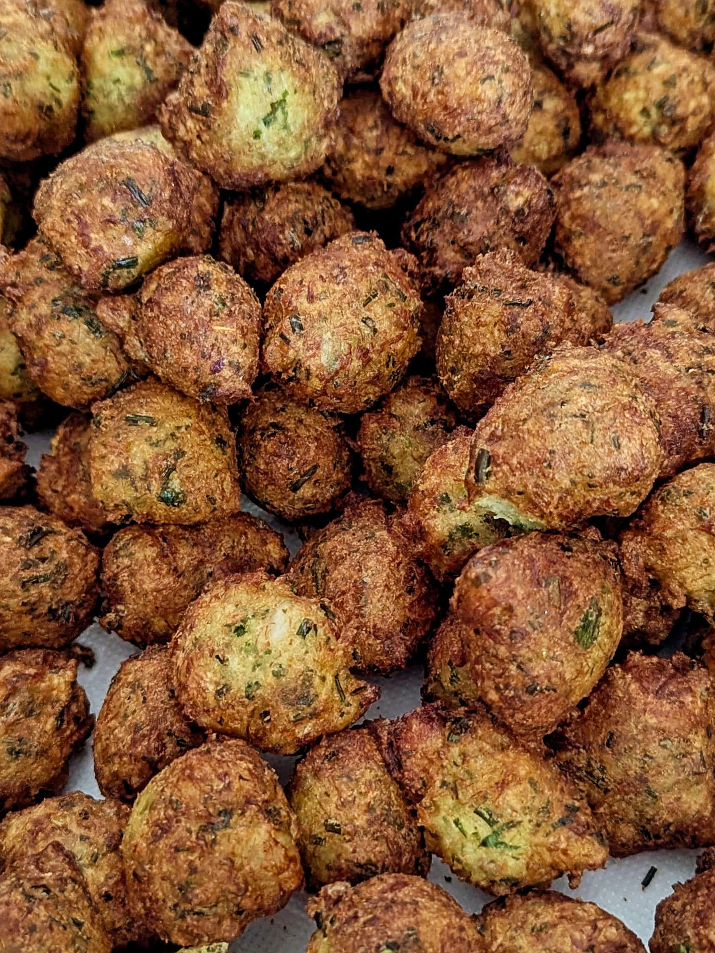 À travers les yeux d'Anthony - SEPTEMBRE 💼
Un cocktail bientôt à la carte en slide 4 😍🍹!
1️⃣ Zoom sur nos accras de poisson 🐟 un vrai délice !
2️⃣ Livraison de paella à l’@hotelgolf_fontcaude de Juvignac ⛳️
3️⃣ Livraison de paella pour la rentrée des formateurs @groupe_alternance_montpellier 👩🏫
4️⃣ Une petite pause bien méritée 😮💨 On teste les différentes recettes de pornstar martini 🍹!
5️⃣ Zoom sur notre paella mixte prête à être dégustée 😋
6️⃣ RDV technique au @casino.tranchant.flamingo 🎰
7️⃣ Zoom sur notre paella au Saint-Jacques préparée pour l’anniversaire d’Alba 🎂🥳
8️⃣ Prestation sur place pour GRIM Passion Montpellier 🚗
9️⃣ La paella mixte préparée sur place pour l’équipe de GRIM Passion Montpellier 😍
🔟 On profite de la vue de l’ @hotelgolf_fontcaude de Juvignac pendant la livraison 🤩
1️⃣1️⃣ Bar à paella au @casino.tranchant.flamingo
1️⃣2️⃣ Julien et Jérôme en plein service au festival Food Truck se Fabrègues organisé par @arts.and.groove
1️⃣3️⃣ Livraison de paella au @bowlingstarmontpellier
#dump #septembre #saison2025 #traiteur #montpellierfood