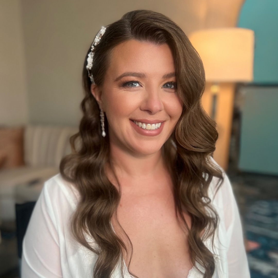 A U D R A 🤍 the one who’s super ‘go with the flow’ ✨ She currently lives out of the state, so we booked her trial preview 2 days before the wedding! It honestly came together so good, especially for a lady who doesn’t typically wear any or a lot of makeup! She wanted to look bridal, but still like herself 🫶
mua- @muachelseakay
hair- @braidswithriley
venue/hotel- @omniseverinweddingsandevents
#muachelseakay #indianapolisbridalmakeup #indianapoliswedding #indianapolisbride #indybride #indymakeupartist #travelmua #destinationwedding #cincinnatibride #louisvillebride #professionalmakeupartist