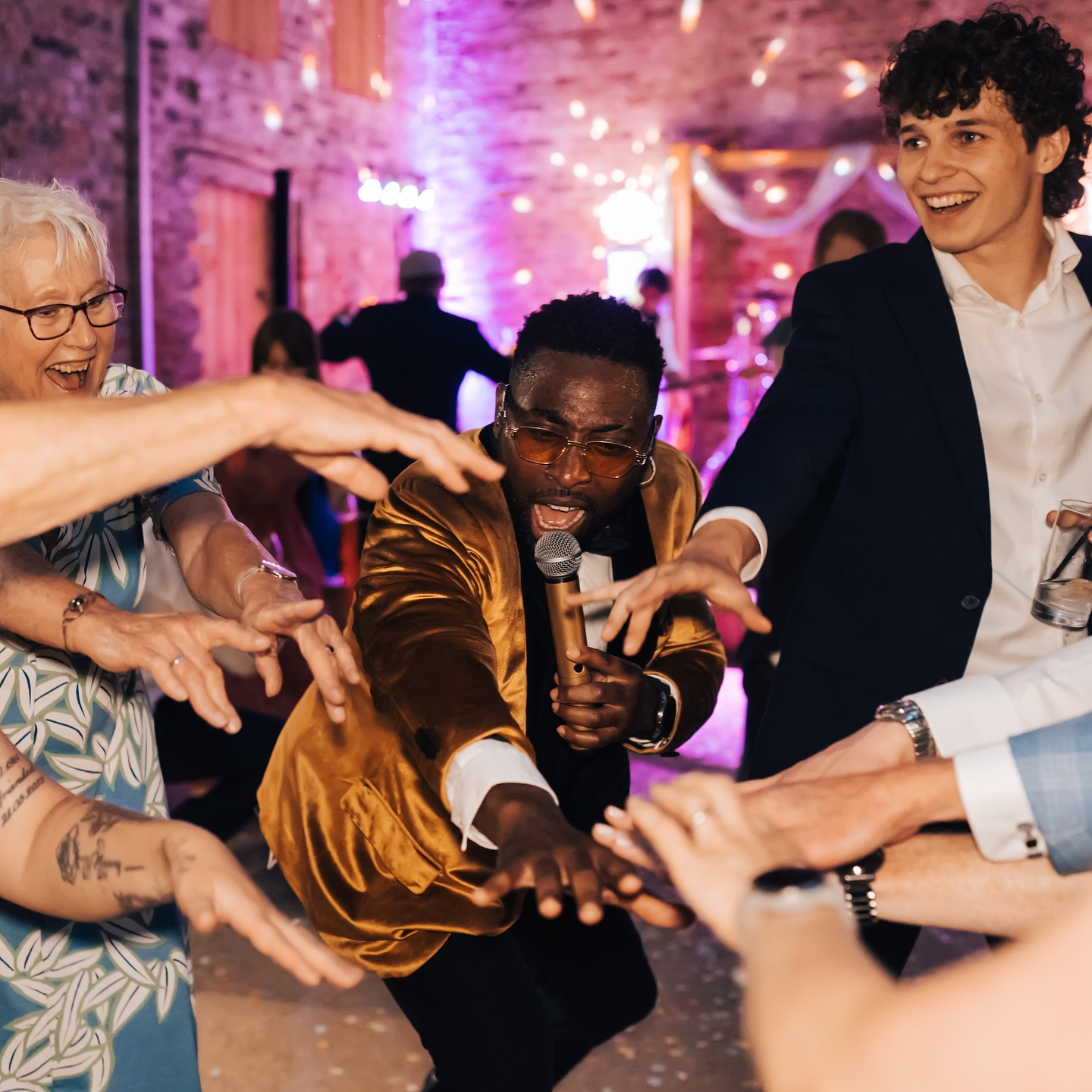 Nathan & Pip, absolute legends of the dancefloor 💃🕺🪩 Gorgeous chilled vibes we had so much fun partying with you ❤️
Incredible shots from @christophe.photographer 
@milton_end_barns 
@hollyandrebeccaweddings 
#Tuxfizz #ukweddingband #barnwedding #cotswoldwedding #weddingmusic #firstdance #firstdanceinspo #ukweddingplanning #weddinginspo #weddingcover #romanticweddingmusic #firstdancesong #firstdanceroutine #weddingband #functionband  #weddingsinger #twia #bridalgown #weddingsdress #weddingdancefloor #weddingdances #weddingdancechoreography