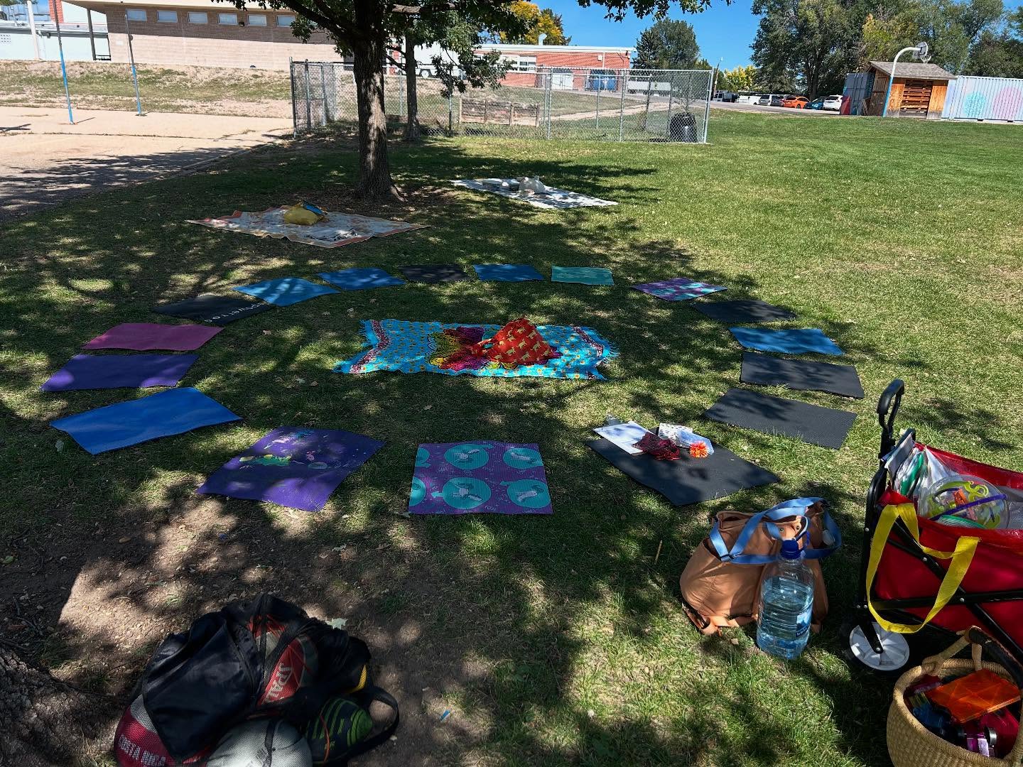 Getting ready for a little bit of shade, a little bit of sun, lots of crafts and a lot of fun!! (She’s a poet, folks!! 🤣)
LOVE these fall days.