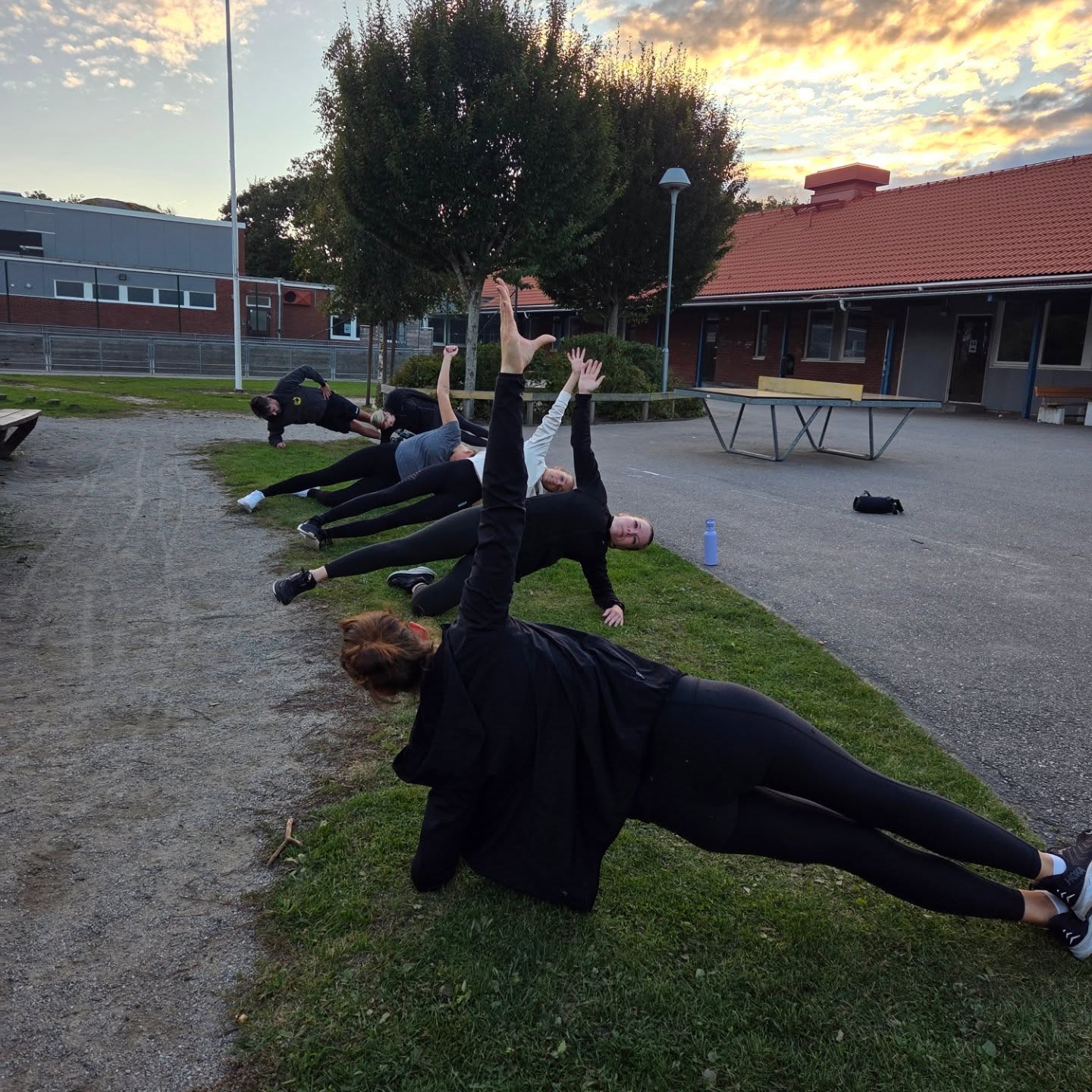 Lite från Måndagens träning i Rönnäng och sen Stenungsund!
Du har väl inte missat att jag startat upp cirkelträning för nybörjare?? Kika sista bilden för tid o plats 😃😃
#utomhusträning #friskvård #träningsglädje #friskluft #tränaute #lkwellness #stenungsund #cirkelträning #tjörn #rönnäng #träningstenungsund