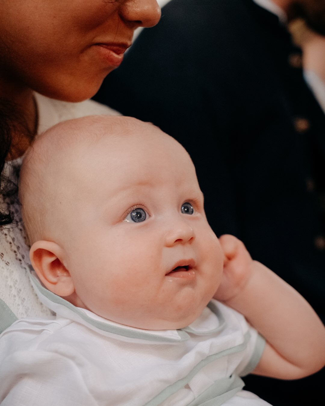 Second round of pictures of this fabulous baptism I documented through a photoreportage in Barcelona 🕊️
Every detail was a beauty to capture, and the way the baby’s grandfather looks at his daughter on the last slide made me tear up! 🥹
That is the power of intergenerational family photography! 💥
Thank you @cecibengtsson for sharing these pictures 🙏