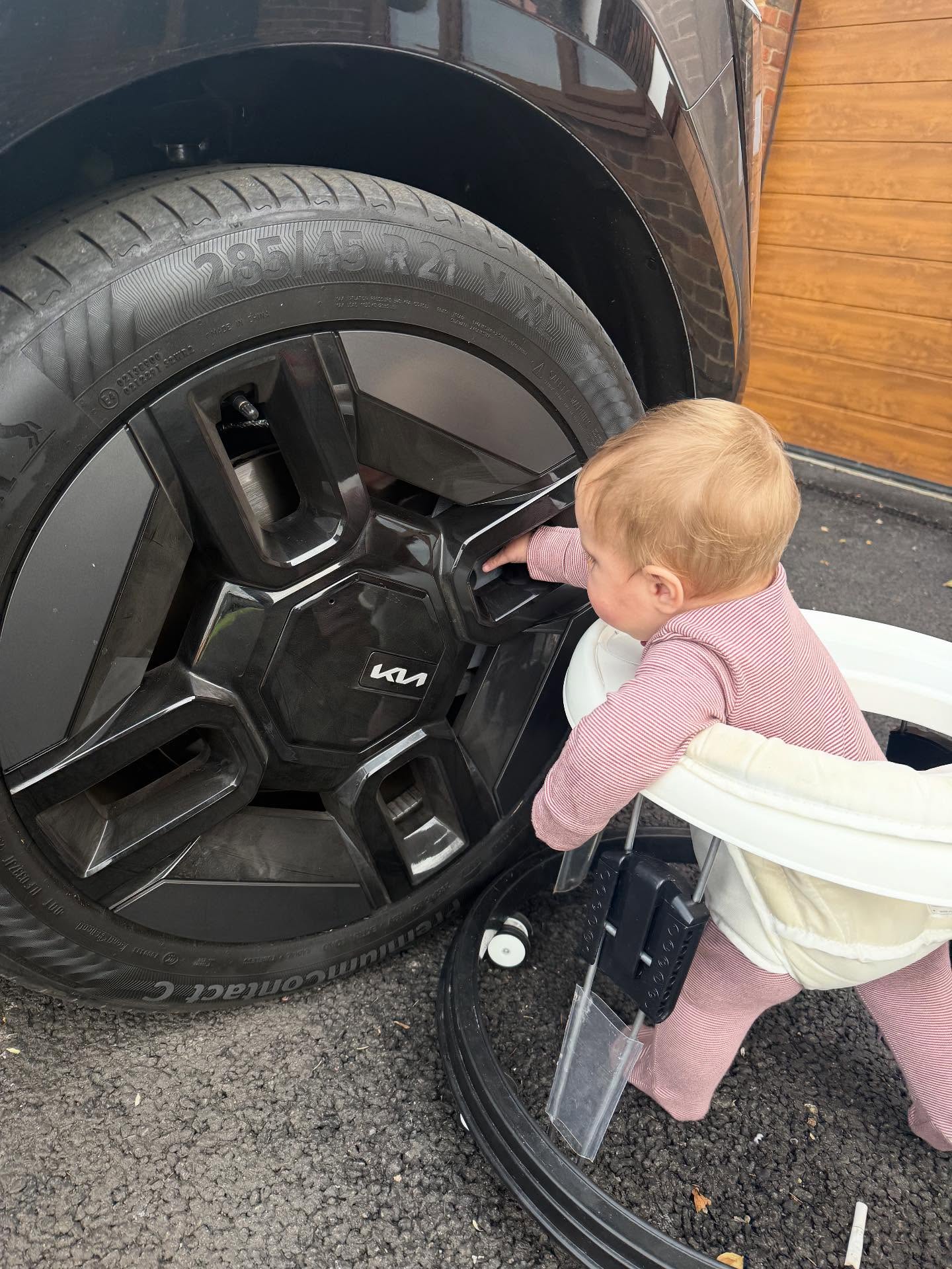 We always say about teaching them young, but before they can walk ? 🤣
Joshuas checking out some brakes today 🙌🏼