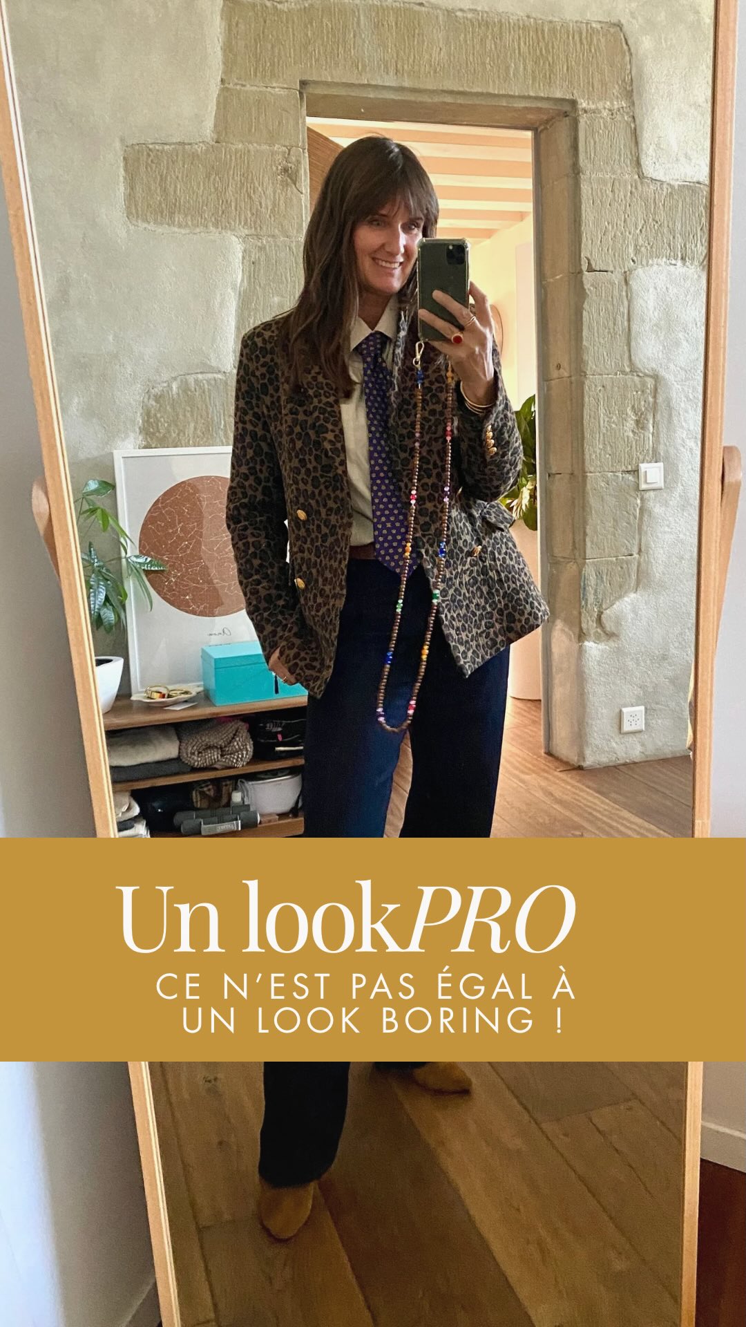 Un look pro, ce nâest pas Ă©gal Ă un look boring !
Hier, jâĂ©tais au salon HR Ă Lausanne et⊠HR Today mâa demandĂ© une photo đž, on mâa arrĂȘtĂ©e pour une interview đ€ et plusieurs personnes mâont fĂ©licitĂ©e pour mon look et mon originalitĂ©.
đ Ce nâest pas pour âme vanterâ que je partage cela (mĂȘme si, oui, ça fait plaisir đ), mais pour vous montrer que lorsque vous ĂȘtes aligné·e entre votre personnalitĂ©, votre posture et votre image⊠les portes sâouvrent beaucoup plus facilement.
Alors, si vous avez envie de prendre votre place, de capter la lumiĂšre ou simplement dâoser davantage⊠contactez-moi !
Ensemble, nous irons Ă la dĂ©couverte de votre style unique, celui qui reflĂšte vraiment qui vous ĂȘtes đ§Ą
đŹ Et vous, que pensez-vous de cette prise de position ?
#PersonalBranding #LookPro #ConfianceEnSoi #StyleAvecImpact