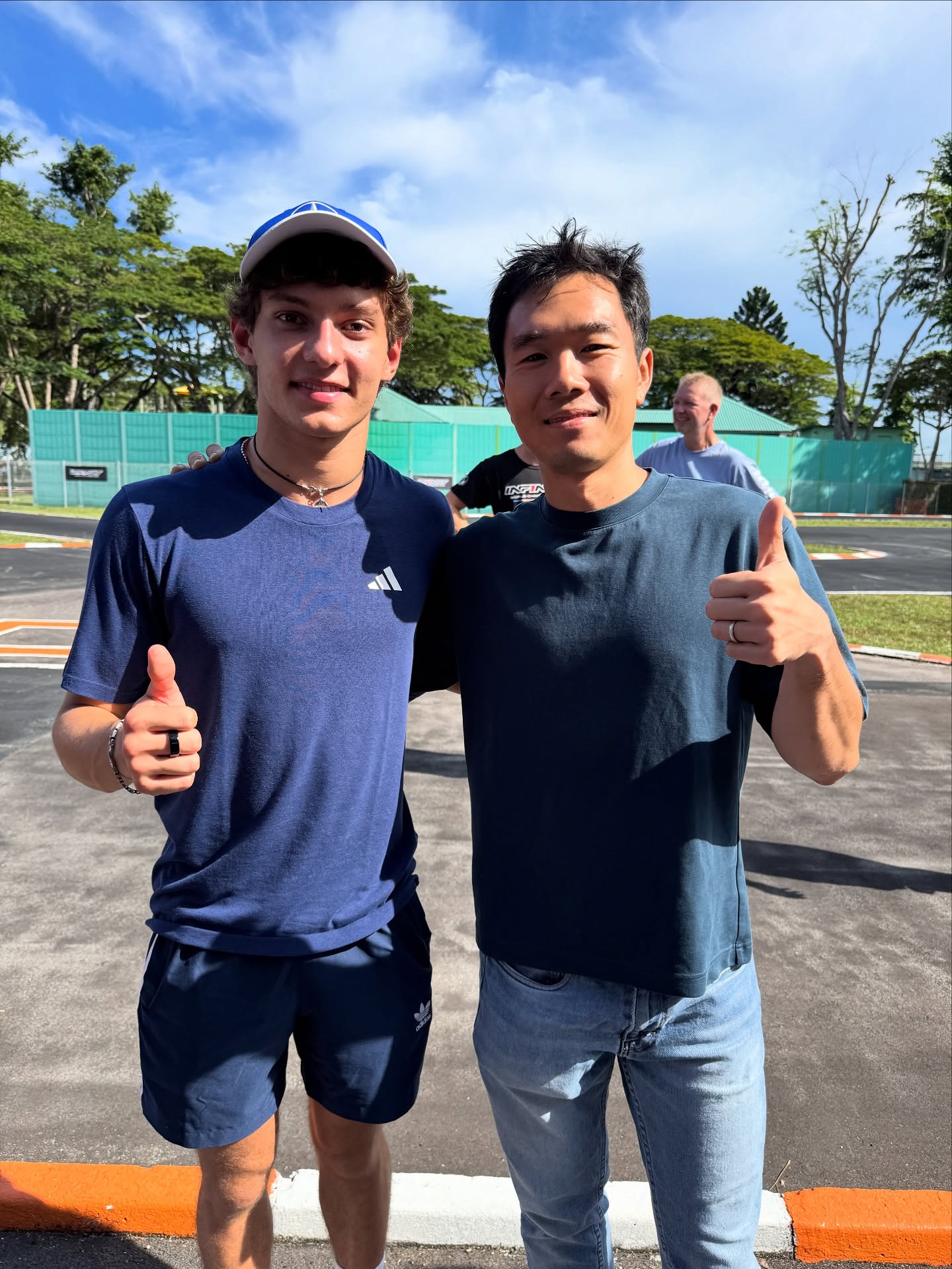 Good luck @kimi.antonelli and enjoy the heat in Singapore 😂🥵 !