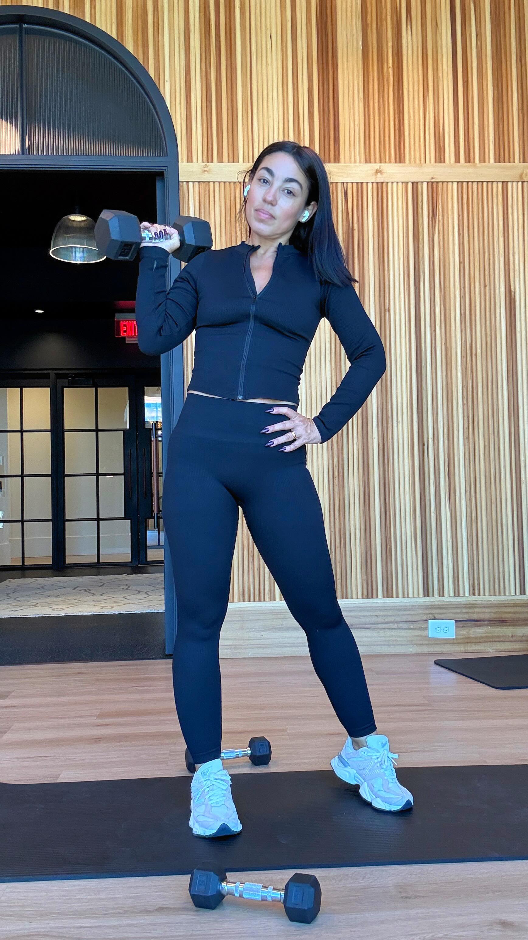 Got it in today! Needed to burn off some energy and get back to it. Have a beautiful day darlings! ❤️🥰💪🏽