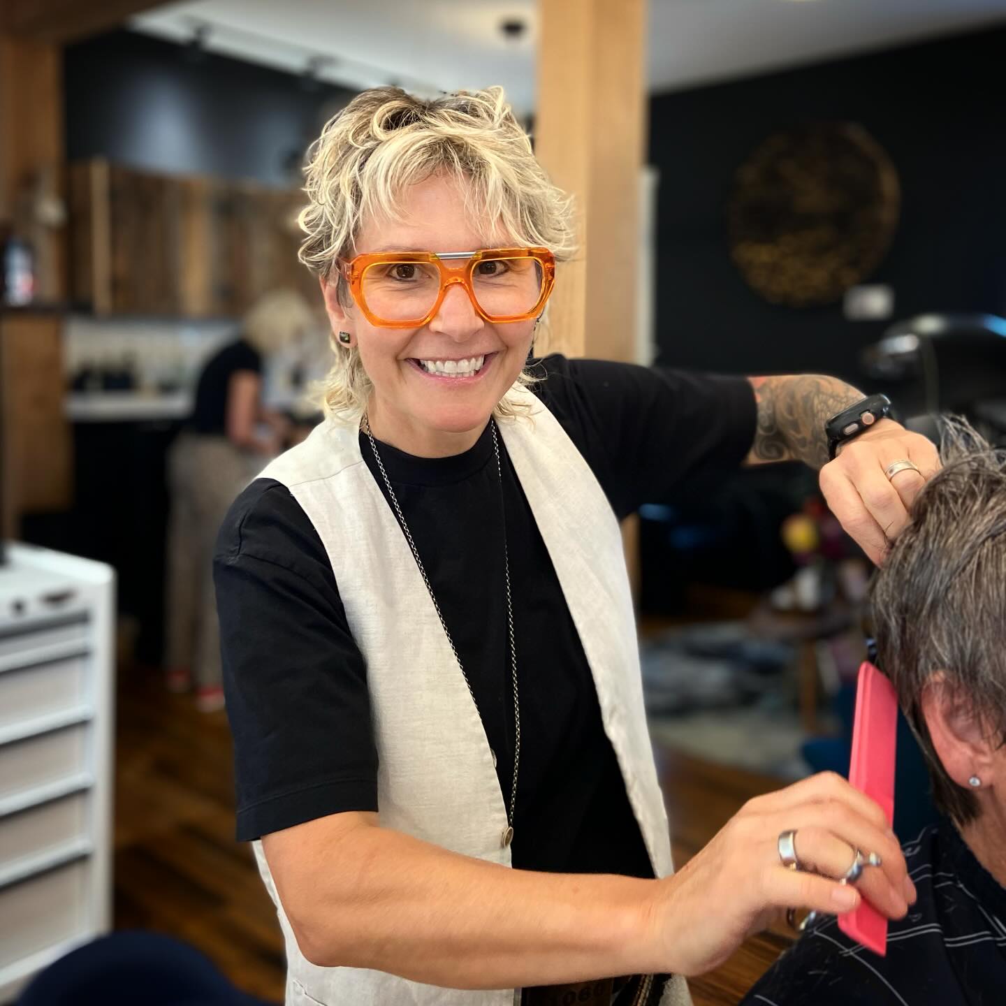 Katie, short hair master, doing what she does best!
.
.
.
#shorthair #shorthaircut #shorthairmaster #clippercuts #scissorcuts #pixiecuts #nothingbutpixies #davinesnorthamerica #davinessalon #davinesproducts #westernmass #northamptonma