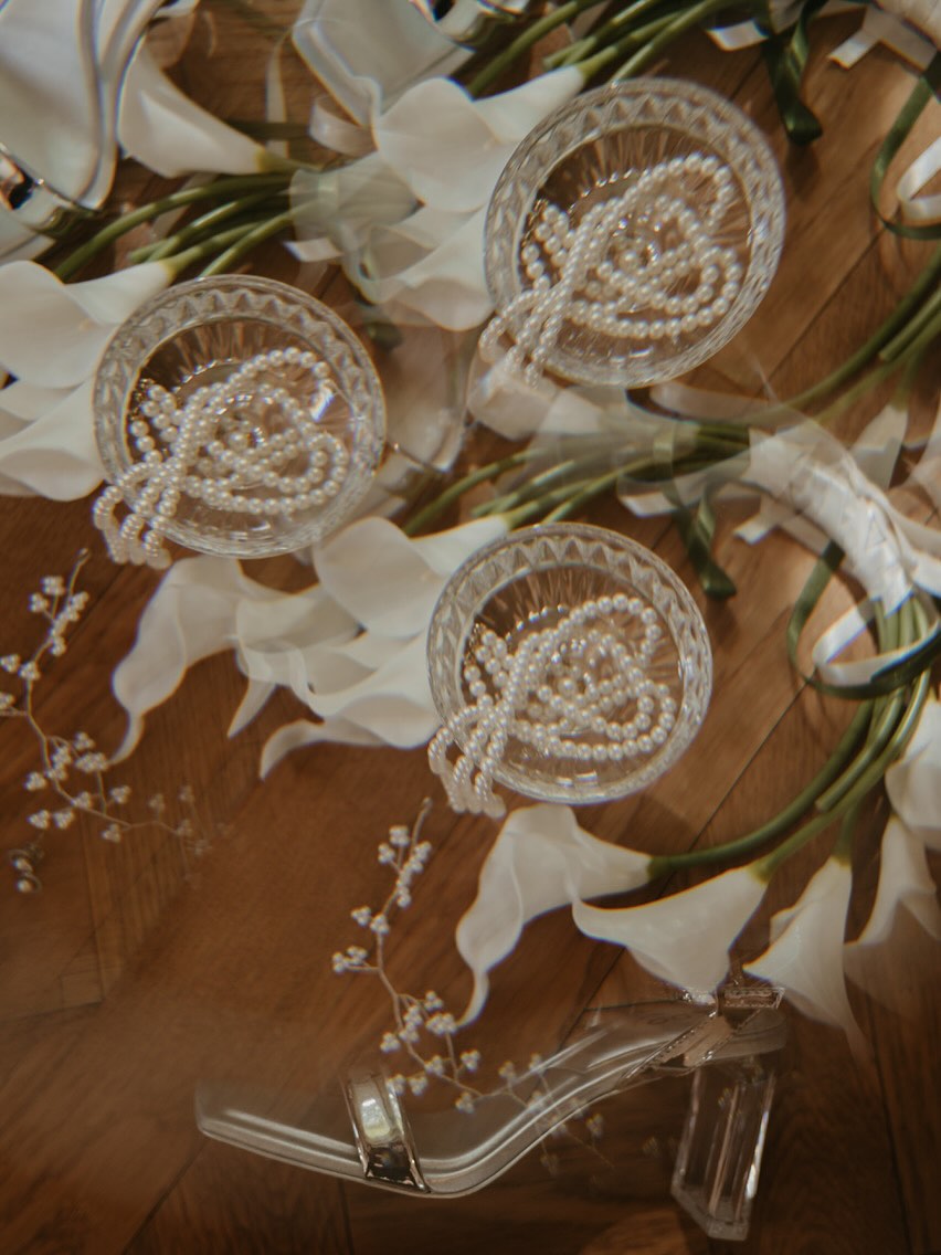 Les jolis détails du magnifique mariage de Sophia & Damien. Les jolis jours s’enchaînent et difficile de prendre le temps de poster mais je suis trop reconnaissante de cette saison et des merveilleux mariages photographiés. Plus que 4 mariages avant une pause bien méritée avant de finir en beauté avec deux beaux mariages d’hiver en décembre!