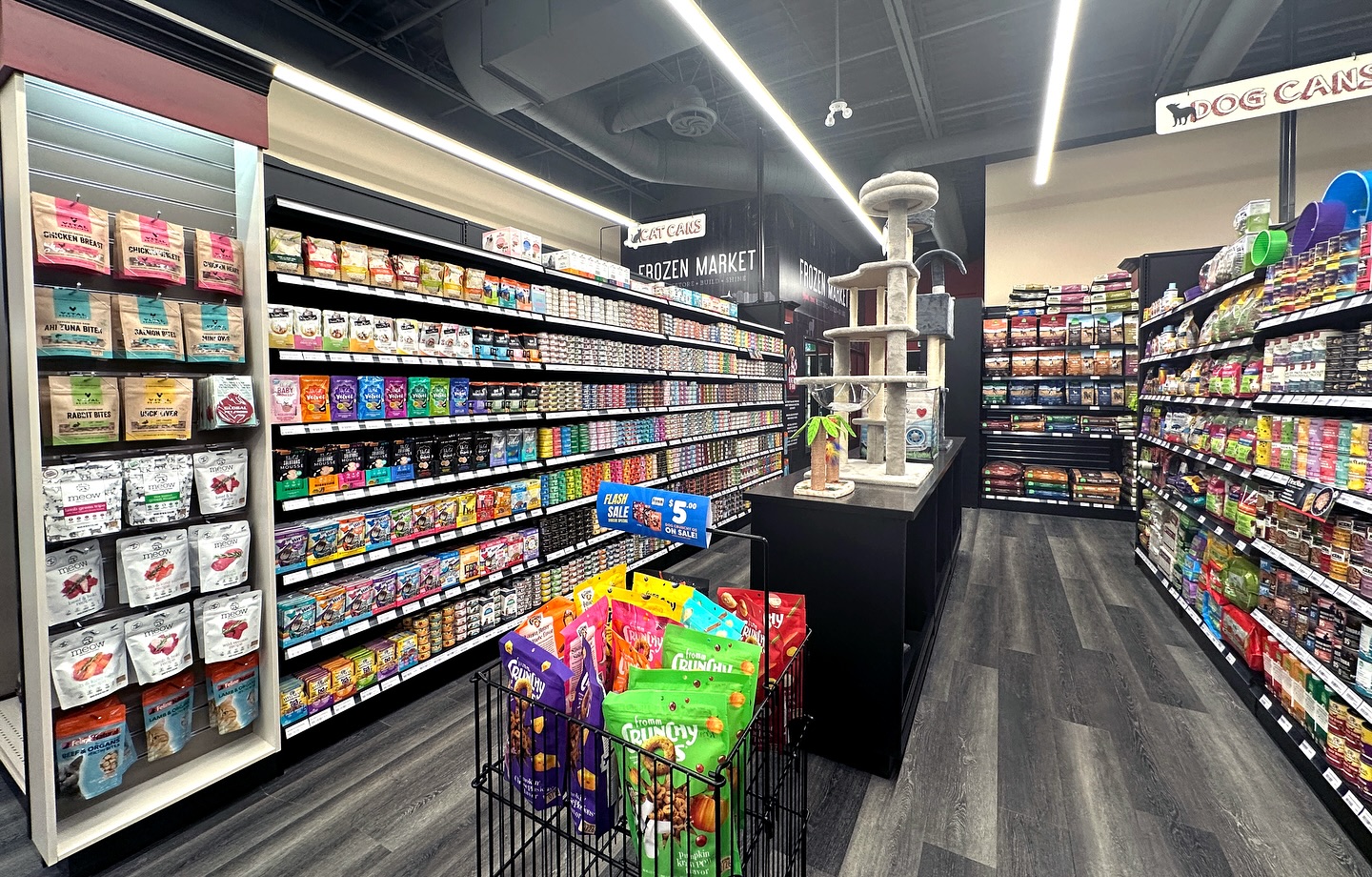 New Local Business Feature: Global Pet Foods in Simcoe 🐾📍
Located in Whitehorse Plaza, Global Pet Foods is your one-stop shop for all things pet-related in Norfolk County! As Canada’s largest pet specialty retailer, they’ve been championing holistic pet health since 1976, proudly Pawsitively Canadian. 🇨🇦
Stop in for premium pet food, treats, toys, and expert advice to keep your furry friends happy and healthy. 🐶🐱 Support local and visit them today!
Monday – Friday: 9:00 AM – 8:00 PM
Saturday: 9:00 AM – 6:00 PM
Sunday: 10:00 AM – 5:00 PM
#GlobalPetFoodsSimcoe #ShopLocal #NorfolkCounty #blogNorfolk #SupportLocalBusiness