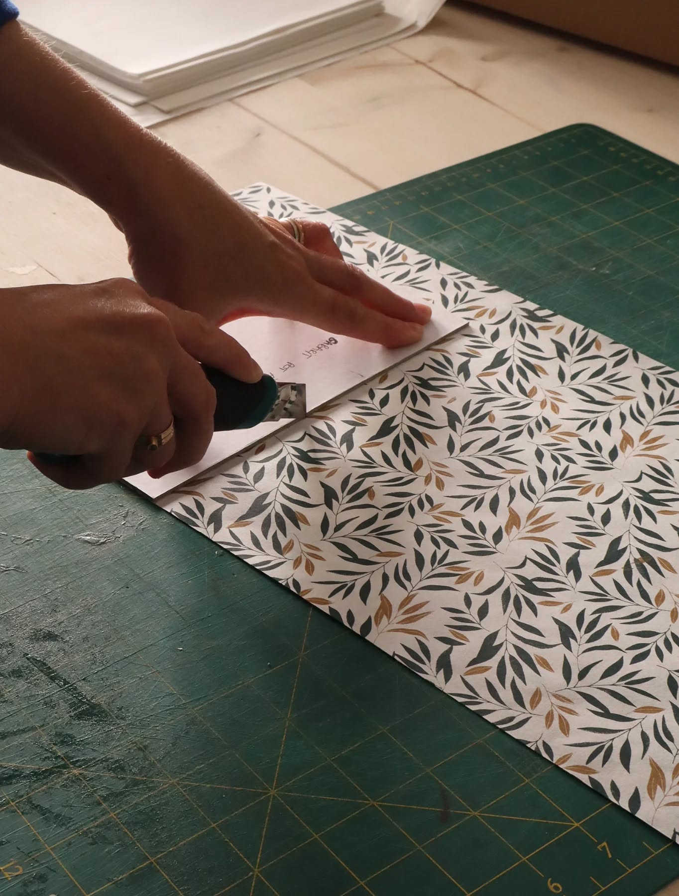 Un mardi à l'atelier !
C'était une belle journée de production !
.
.
.
#poussieredesrues #coteatelier #lyon #madeinfrance #serigraphie #screenprinting #artisan
