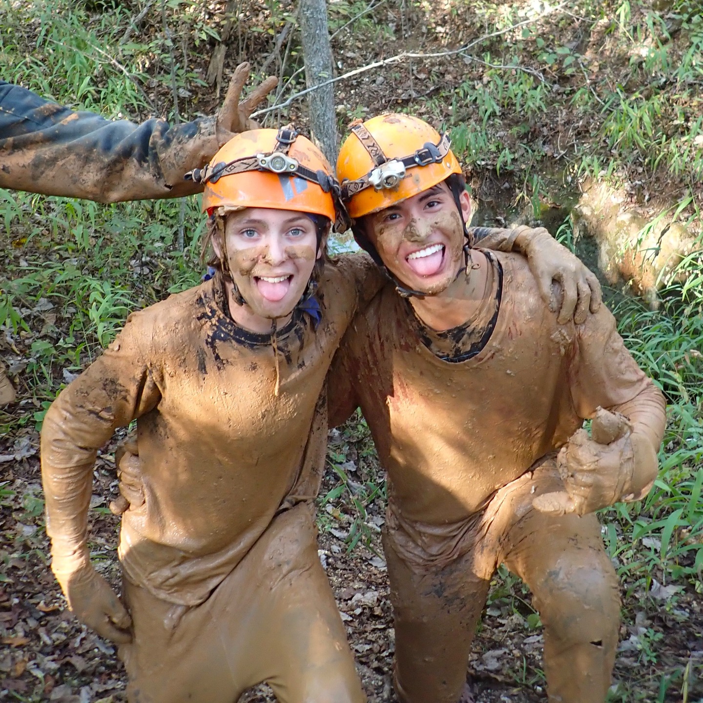 CONGRATULATIONS to the following juniors and seniors for making it into the FSCE (Field Science Career Experience) 90-hour certification program!!
-Miles Drury--Webster Groves High School (HS)
-Hank Fosdick--Home schooled
-Sylvia Hart--Home schooled
-Allison Heads--Cuba HS
-Alena Huddleston--Washington HS
-Jacob Hurst--Union HS
-Atlas Mach--Webster Groves HS
-Mariah Martin--Sullivan HS
-Elsie Metzger--Webster Groves HS
-Granite Miles--Owensville HS
-Nickoli Nolen--Washington HS
-Georgia Panhorst--New Haven HS
-Addison Pfeiffer--Saint Francis Borgia HS
-Brennan Pfeiffer--Saint Francis Borgia HS
-Amelia Sahm--Washington HS
-Lena Schengbier--Union HS
-Connor Smallwood--Union HS
-Alex Stohldrier--Webster Groves HS
-Kaya Strubberg--New Haven HS
These students just completed their first monthly course, GEOLOGY, in the FSCE certification. The FSCE has been a certification program running at Earth's Classroom since 2007, designed to bring to life biology, chemistry, and physics using the natural resources as the blackboard to learn from.
On behalf of Earth's Classroom's Executive Directors, Board of Directors, and the FSCE students, we would like to give a huge THANK YOU to the following sponsors so these students can acquire this unique certification FOR FREE: Bass Pro Shops/Cabela's Outdoor Fund, Sierra Club--St. Louis Chapter, Miramiguoa Watershed Coalition with Stream Teams United, Quails Forever Missouri River Chapter, Paula Josette Coltman, and Gloria Attoun and Michael Bauermeister.