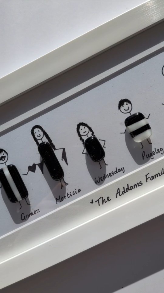 No tricks, just treats... And a little Addams -itude #addamsfamily 🖤
Order your own fused glass family portrait today by heading to our website www.glassdeva.co.uk - link in bio 👻
#fusedglass #thingstodoinchester #personalisedgifts #chestershop #aadamsfamilylife #halloweengifts #familygifts #glassart #fusedglassgifts
