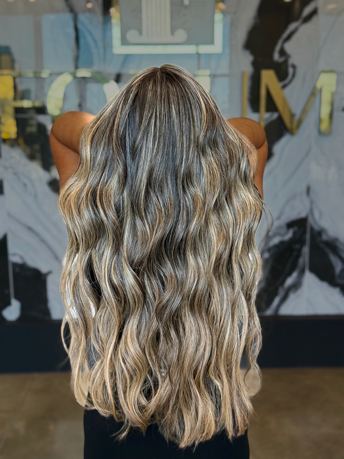 From deep, dark strands to the ultimate sun-kissed blonde dream! 💫
Stephanie worked her magic with a complete blonding service, lifting years of dark tones and creating seamless, dimensional waves. 👏 👏
This is proof that with the right stylist, patience, and technique, you can go from a brunette to full dimensional blonde goddess. 👏✨
👉 Tap the link in bio to book your own transformation at DNS Salon .
#LuxuryBlonding #BlondeTransformation #HairExtensionsLeagueCity #DNS #LeagueCityHair #HoustonBlonde #LuxurySalonTexas #CompleteBlonding #BlondeSpecialist #ForumBeauty #houstonhairstylist