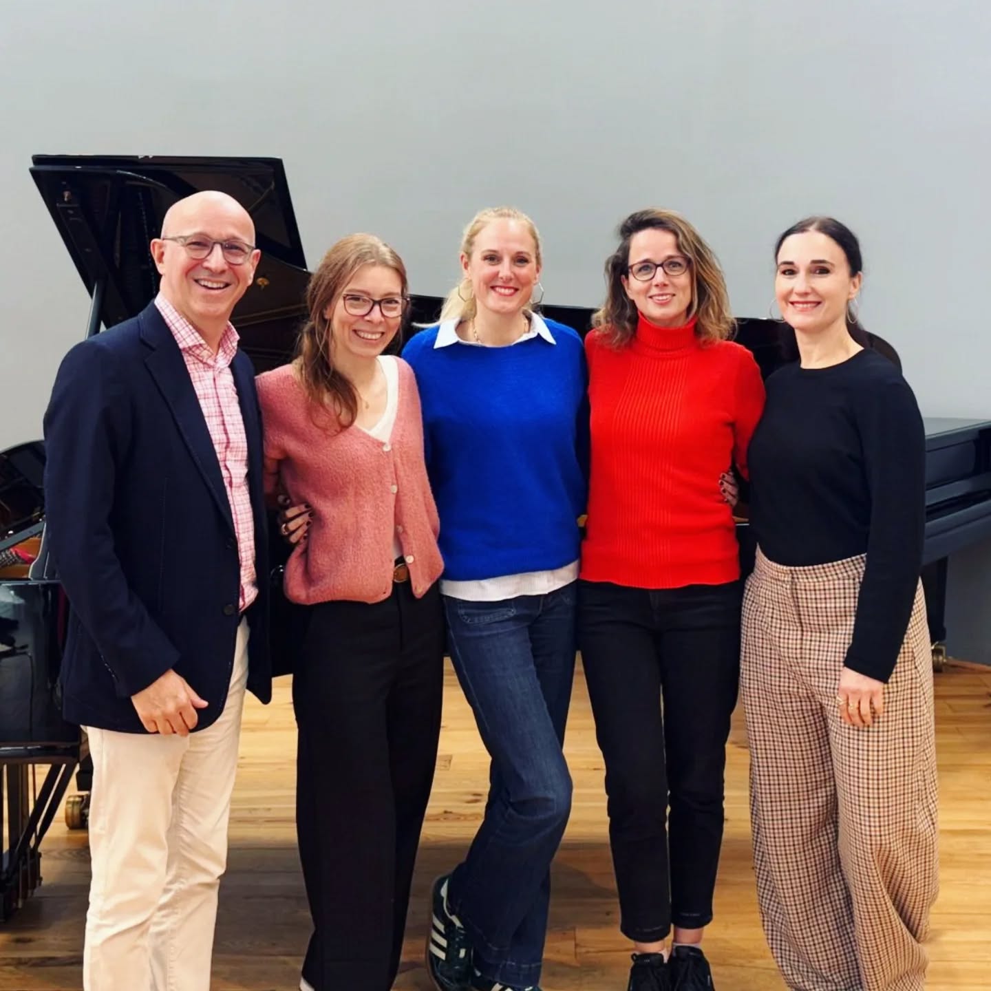 VOCAL DAY à @artsaucarre 🥳🥳🥳
Belle journée de rencontres et d'échanges avec les étudiants des 3 classes de chant et des professeur.e.s de la section.
Merci à @axel.everaert Sabine Conzen @annecatherinegillet @albanecarrere @anthony.vigneron_conductor @_nicolaskruger et Misa Kakumoto
Que l'année commence!!!