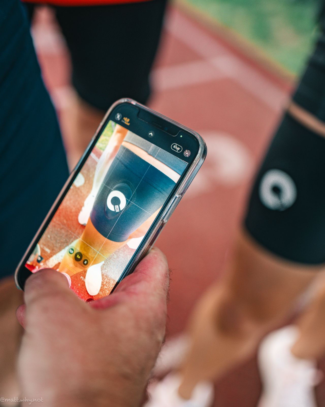 Una tecnología que antes estaba reservada a los laboratorios ahora está disponible para ayudar tanto a quienes acaban de empezar a correr como a los atletas que llevan años subiendo a podios internacionales 🤝🏼😱
@qlac_sportscience @adidas
#QLACEspaña #EntrenaConDatos #EntrenamientoInteligente #running #correr #runners #cycling #bicicleta #ciclismo #ciclistas #sport #deporte #triatlon #maraton #marathon