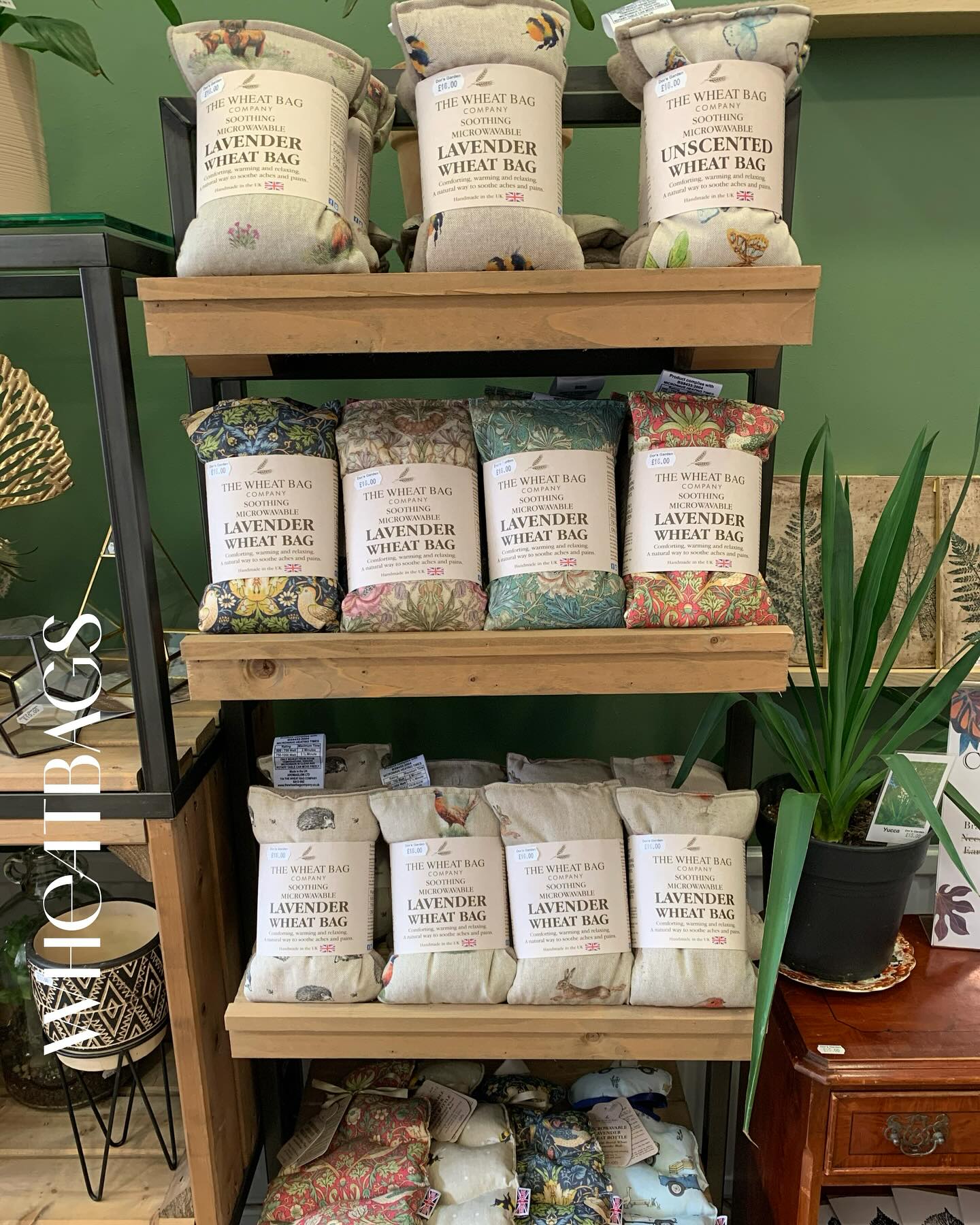 Wheatbags have arrived, signaling the start of the Christmas-induced chaos that will inevitably consume us all!
A fresh supply of wheatbags and wheat bottles have just arrived alongside the Brontë scarves help you keep the chill off!
#autumnvibes #rossonwye #herefordshire