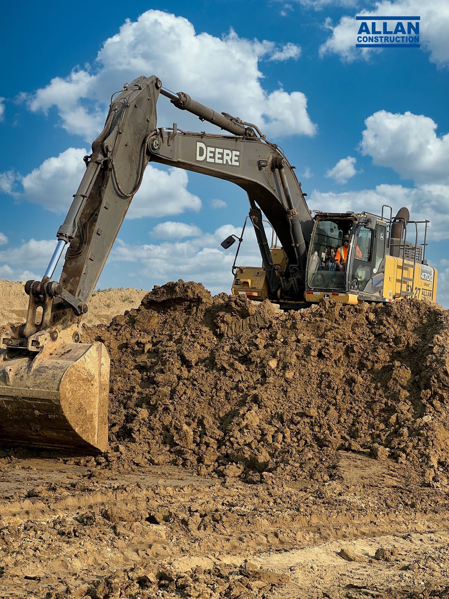 Excavators are powerful machines used on construction sites to dig, lift, and mover earth and materials. Their hydraulic arms and large buckets make them essential for building foundations, making roads, and shaping landscapes.
#AllanConstruction #Excavators #HeavyEquipmentOperators