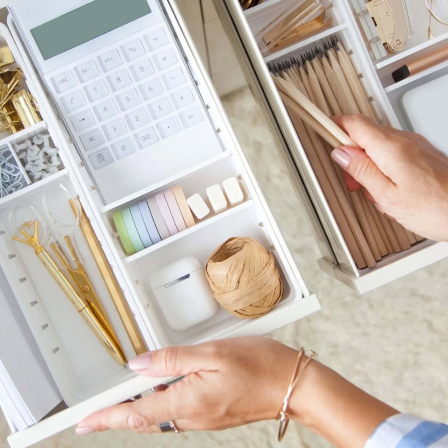 Does your desk drawer look like a crap trap? Vary sizes and shapes of containers and your supplies will fall in line. If not, call me!
#organizerforentrepreneurs #organizerforbusyparents #professionalorganizer #bayareaorganizer #amscotthome