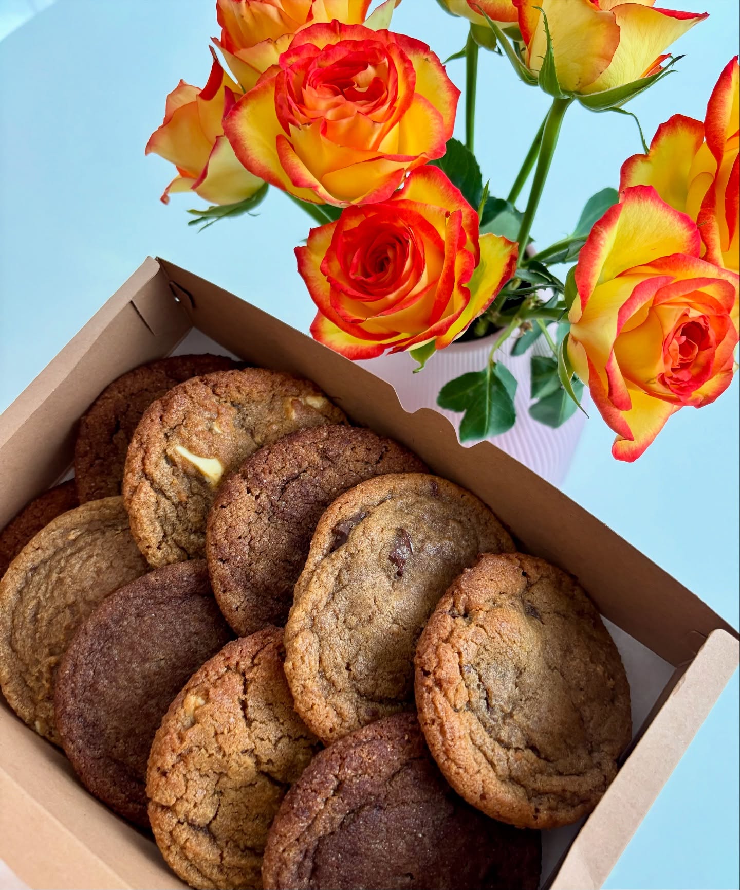 Our Mixed Chocolate and Cinnamon Crunch are the ultimate autumnal duo – cosy, sweet, and impossible to stop at just one.
Cut-off for next week’s delivery is almost here… don’t miss out on your chance to get a box of these straight to your door🔥🍂
Head to our website and order now – your future self will thank you 🙂↕️
#CookiedWithLove #AutumnBakes #CinnamonCrunch #CookieSeason