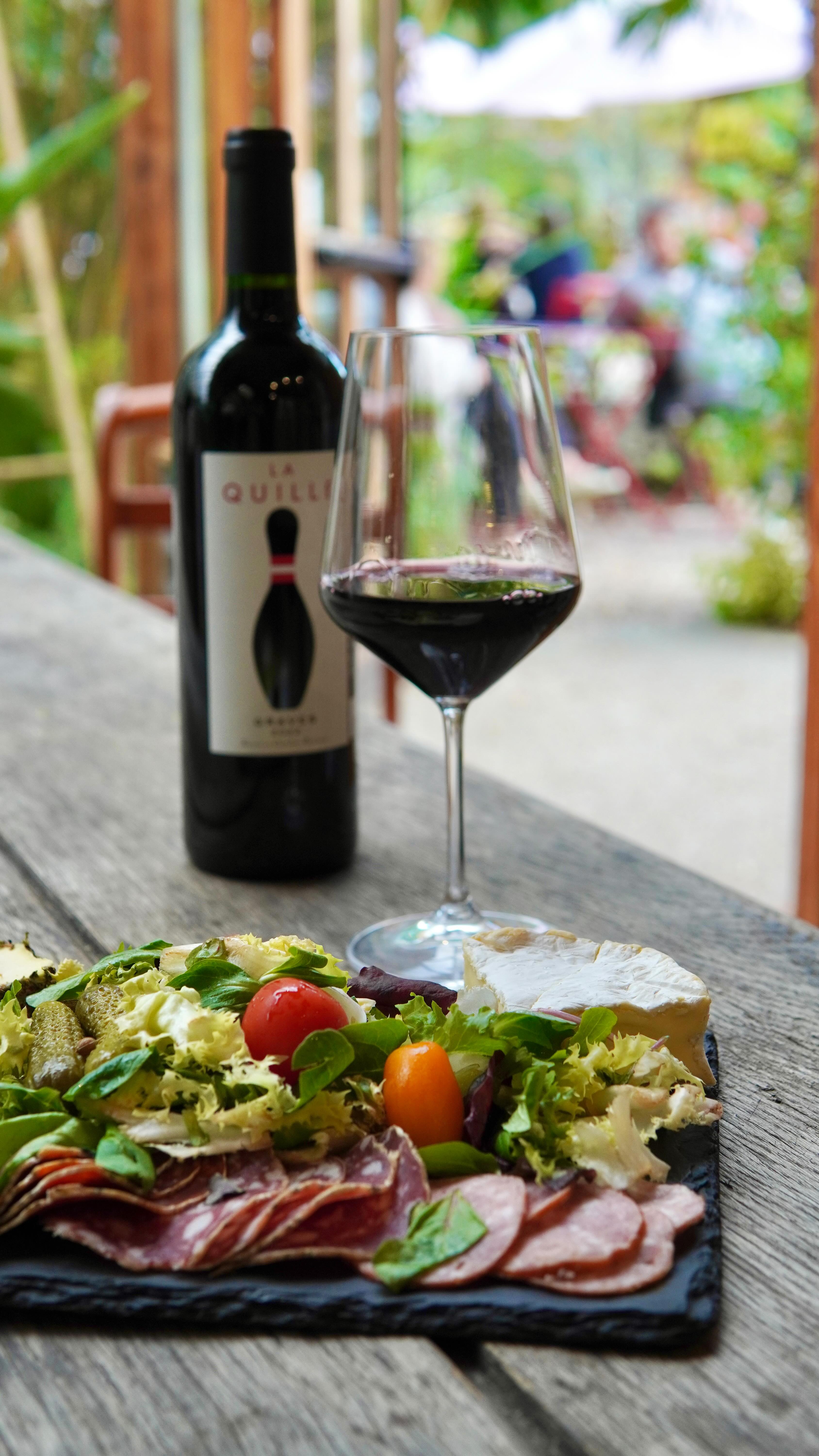 🧀🍷
Le combo parfait pour vos afterworks à Giverny 🌺
80 rue Claude Monet 📍
🫶🏻 @dossantoslaure
#normandie #normandie #givernyfrance #normandietourisme #eure #givernymonet #normandiemylove #givernygarden #givernygardens #lacapucinegiverny #afterwork
L’abus d’alcool est dangereux pour la santé, à consommer avec modération.