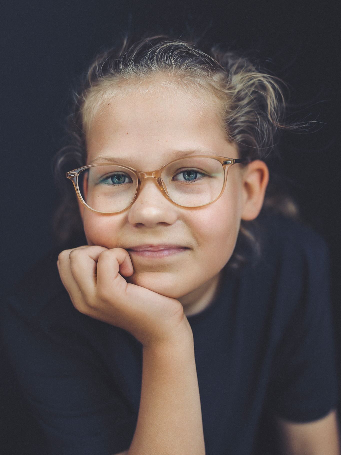 Zus en broer ✨ @eefdup
✎………………………………..
.
.
.
.
.
.
.
.
.
.
.
.
#helenaandsisters #portretten #familiefotograaf #leiden #voorschoten #portretfotografie #fotografiemomente