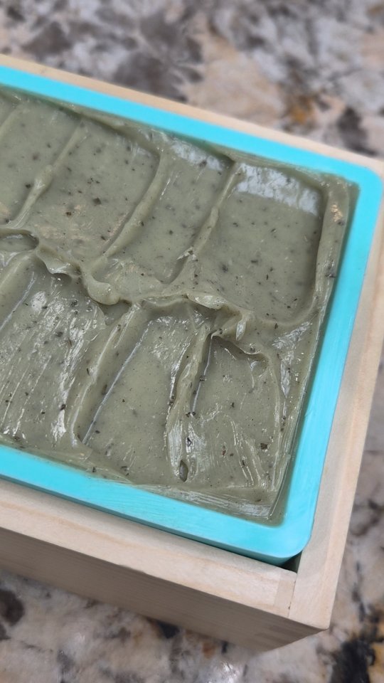 ✨️Temple Dew in the making! From garden to bar, this batch is made with fresh cucumbers, aloe vera and peppermint leaves to quench your skin with cooling hydration. We scented this bar with a crisp blend of peppermint and lemongrass essential oils for a cooling and refreshing feel. 😊
Every swirl and every pour brings you closer to a bar that soothes, hydrates and awakens your temple! A TRUE spa like ritual for your temple.
Would you start your day with Temple Dew?!
Available next month on the site!
#SqueakyTempleSoapery #TempleDew #NaturalSkincare #FreshIngredients #HandMadeSoap
