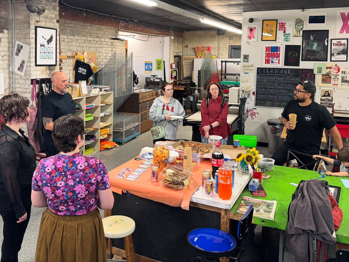 You’ve got an hour #spokane! Get down here and hang out with @wolfbat there’s pizza, drinks, snacks!