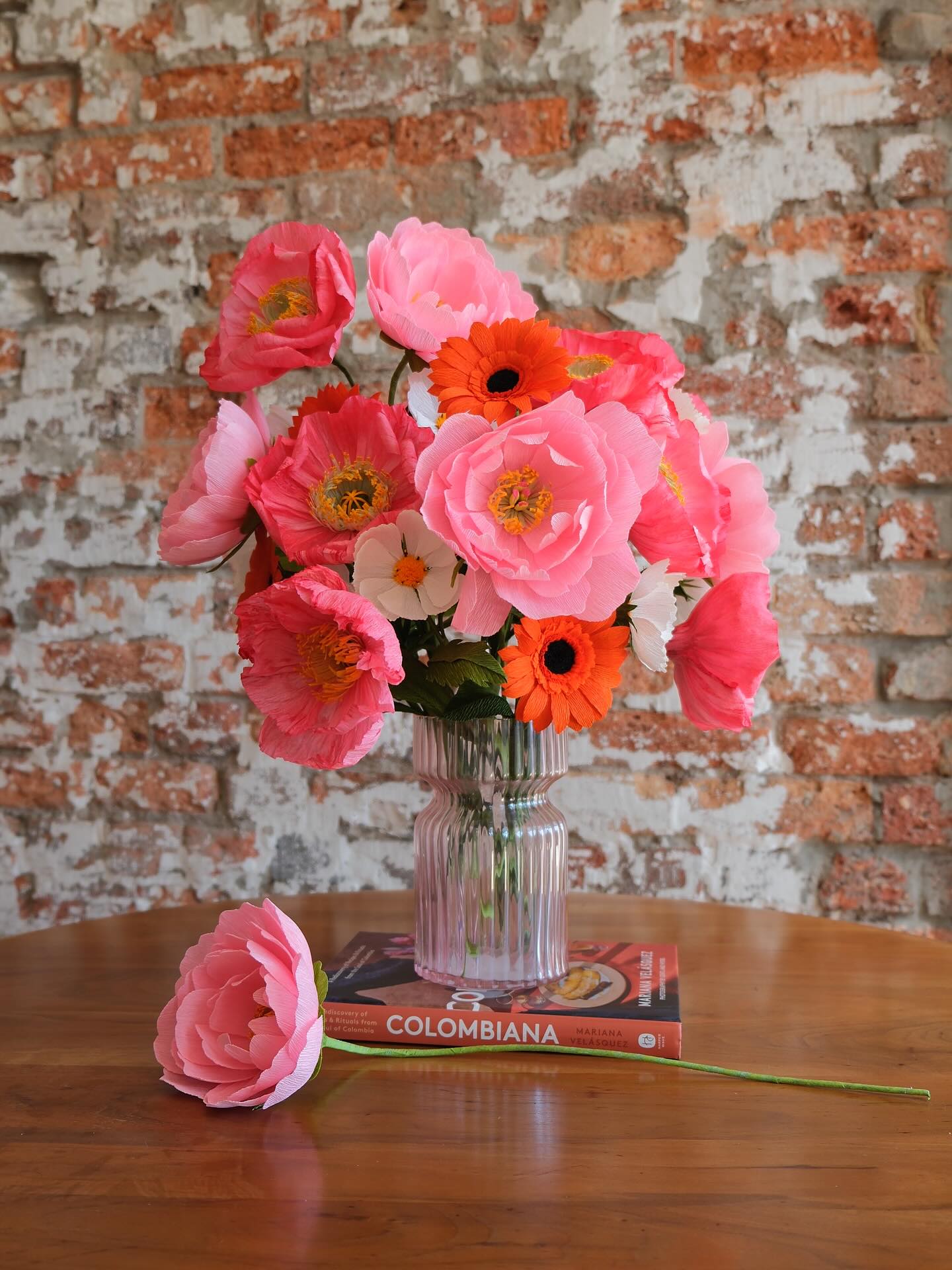 ✨ This beautiful order was created for a very special client. Thank you @signific.com.au for trusting us with such a wonderful project! 🌸
#crepepaperflowers #paperflowers #floritastudio #paperflowerbouquet