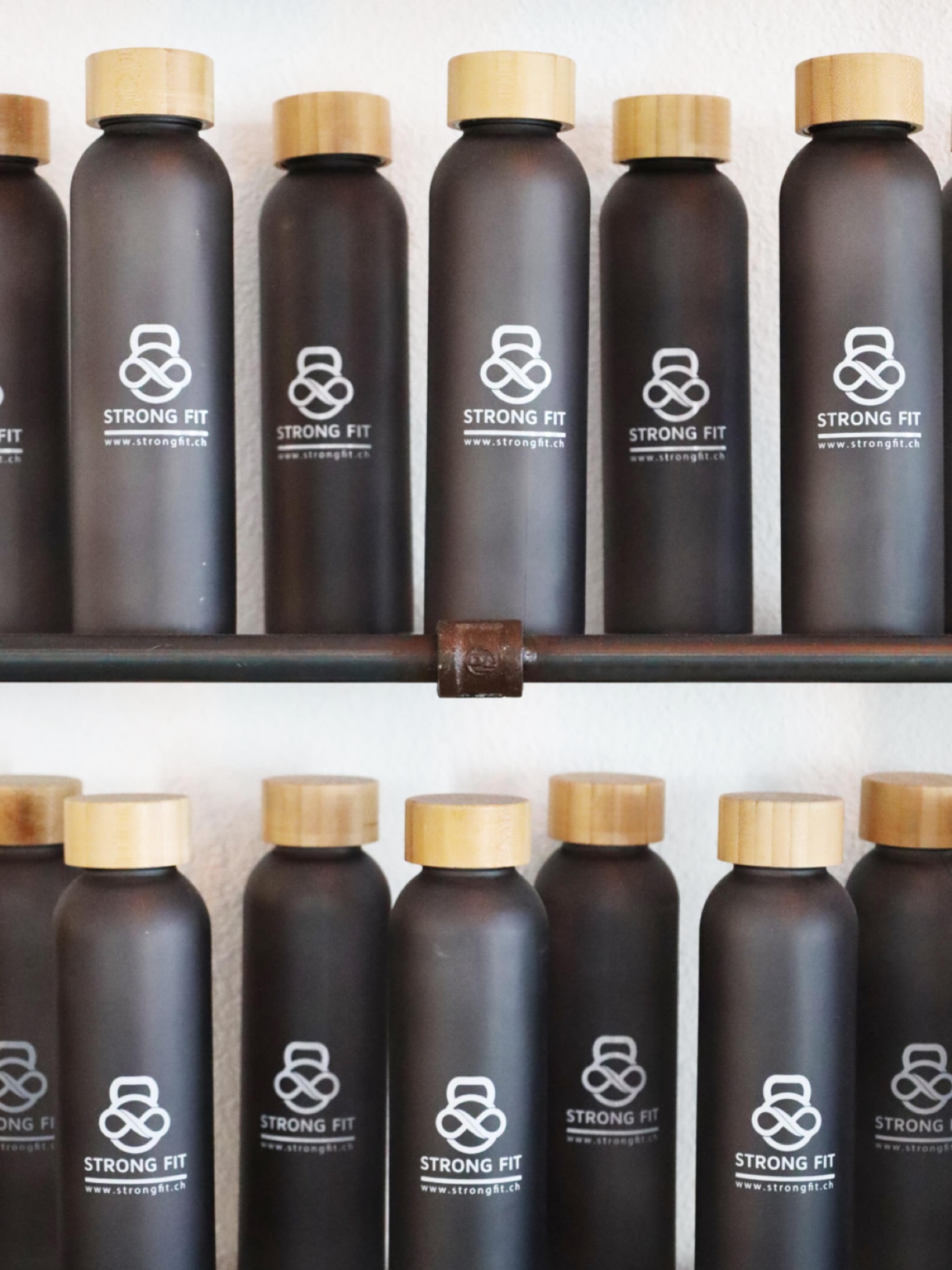 Don’t get salty — stay hydrated.💦
#strongfit #wetzikon #gym #ems #kryosauna #body #personaltraining #zürcheroberland #stayhydrated