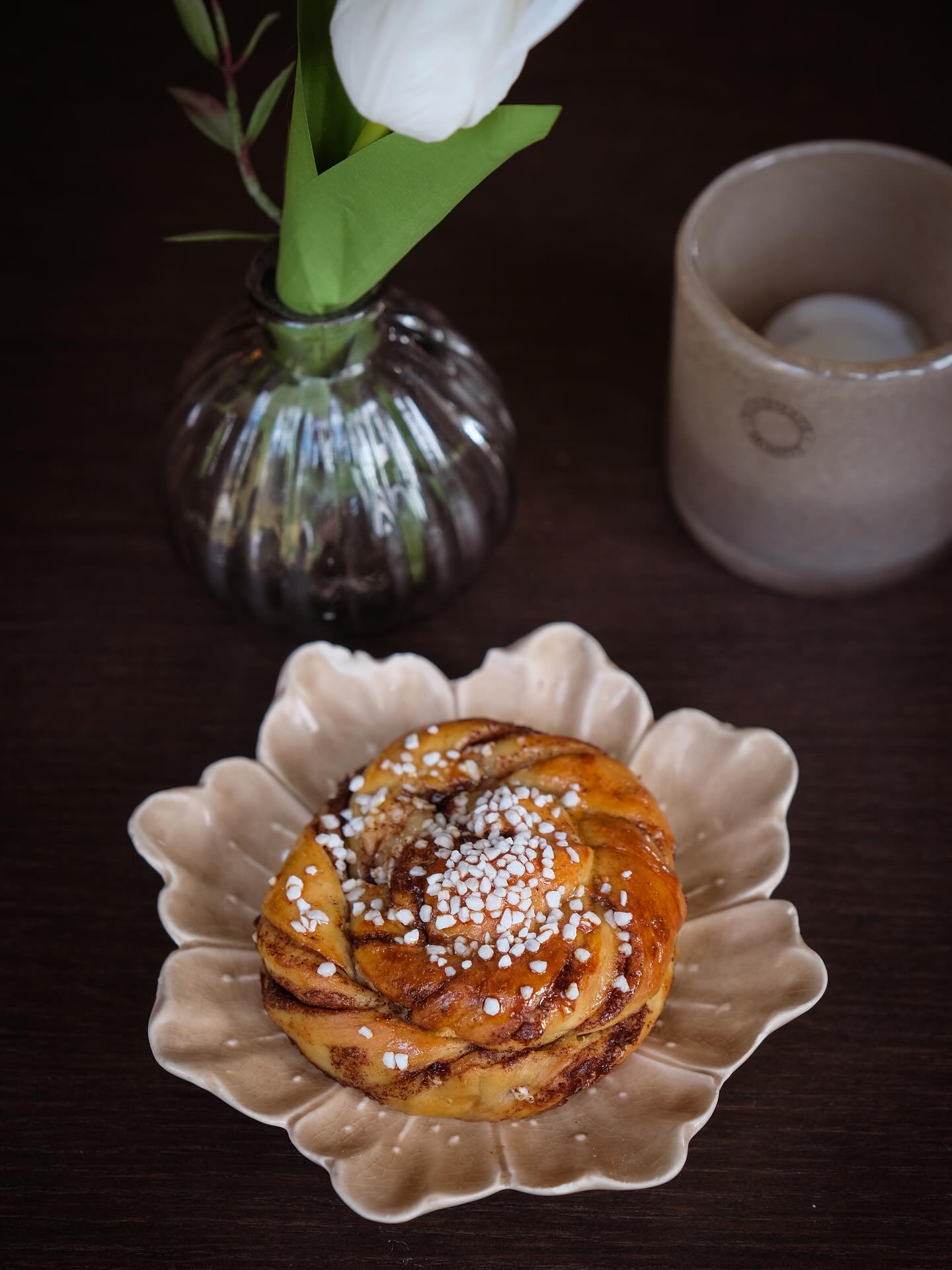 Godaste bullarna vi smakat, utan tvekan! 🥐🤎 Det bakas bullar hela veckan i caféet och på lördag firar vi Kanelbullens dag med en extra stor bullfest! 🍂
Vi på Villa Ed
Inredningsbutik @villaedinredning
Klädbutik @villaed_by_glozzy
Café & Bistro @cafevillaed
Frisörer @villaed.frisorerna
Injektionsbehandlare @beautylin.se
Kroppsvård & Massage @lindaholtzkroppsvard
Inemotion Psykologi @inemotionpsykologi
Keramik @lerkallan
Skulpturskogen Villa Ed
