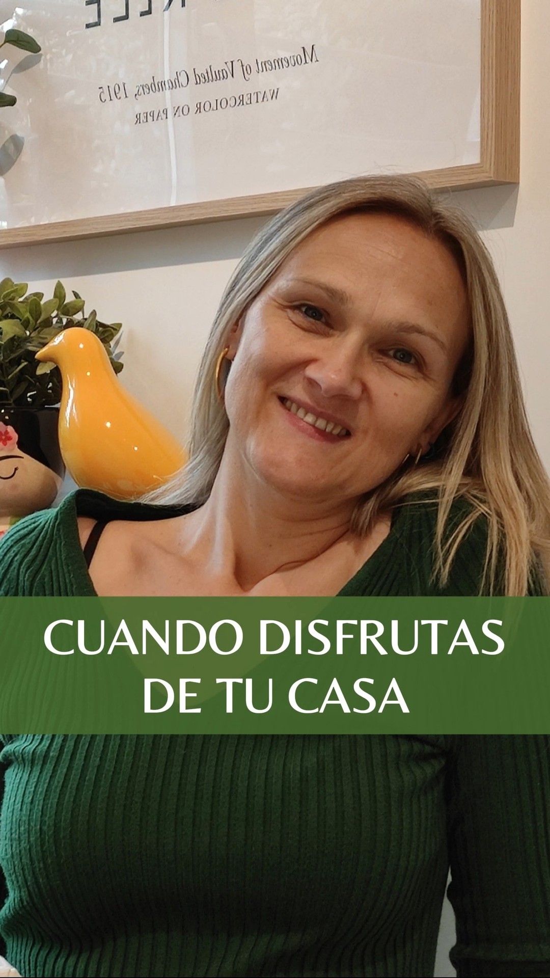 ¿Sabes cuando la vida te sonríe y estás en un momento de crecimiento ✨ y ese optimismo y alegría te invade y te encanta poner color a tu casa?🌈
Y seguro también conoces esos momentos de la vida en el que el caos mental,😔 la velocidad y sensación de falta de tiempo y control aparecen y entonces tu casa anda desordenada, con muchas cosas por medio😔.
Y es que tu casa 🏠en un reflejo de quién eres y cómo te encuentras🤔 .
¿Sabés esa persona que te flipa cómo viste y que te dices... "¡Cómo le pega, Cómo refleja su estilo, su forma de ser"!....✨
Y esos amigos que has ido a su casa y piensas lo mismo... Ay que ver qué casa más bonita, qué ordenada ✨y cómo refleja el estilo de esa familia bonita✨ que forman, el modo en que educan a sus hijos o cómo avanzan en sus carreras profesionales, o con el mimo y cariño que te tratan como invitado....✨
Y es que todo es coherencia🎯 .
Lo importante no es su belleza, es cómo te hace sentir🎯 .
¿Cómo te hace sentir tu casa?🤔
Cambiar es apostar por ti, tomar acción y emprender un camino nuevo que desconoces🚀 .
Cuanto más tiempo tardes en comprometerte con tu deseo de cambiar tu casa y tu estilo de vida, más tiempo estarás dedicando a sostener las cargas que te limitan a hacerlo.
Empieza a escucharte y transforma la energía de tu casa🏠 para tener el estilo de vida que deseas🎯 ,
Cuéntame en comentarios si quieres que te ayude a hacerlo realidad👌 .
#tresinteriores #LibérateDelDesorden #DesapegoConsciente #SoltarParaCrecer #AdiósAcumulación #VivirSinDesorden #PsicologíaDelOrden #CreenciasQueAtrasan #CambioDeMirada #BloqueosYDesorden #MenteOrdenadaVidaOrdenada #OrdenYBienestar #MujeresQueTransforman #ReinventaTuVida #AdiósAcumulación #ViviendoLigera #CrecimientoPersonalMujer