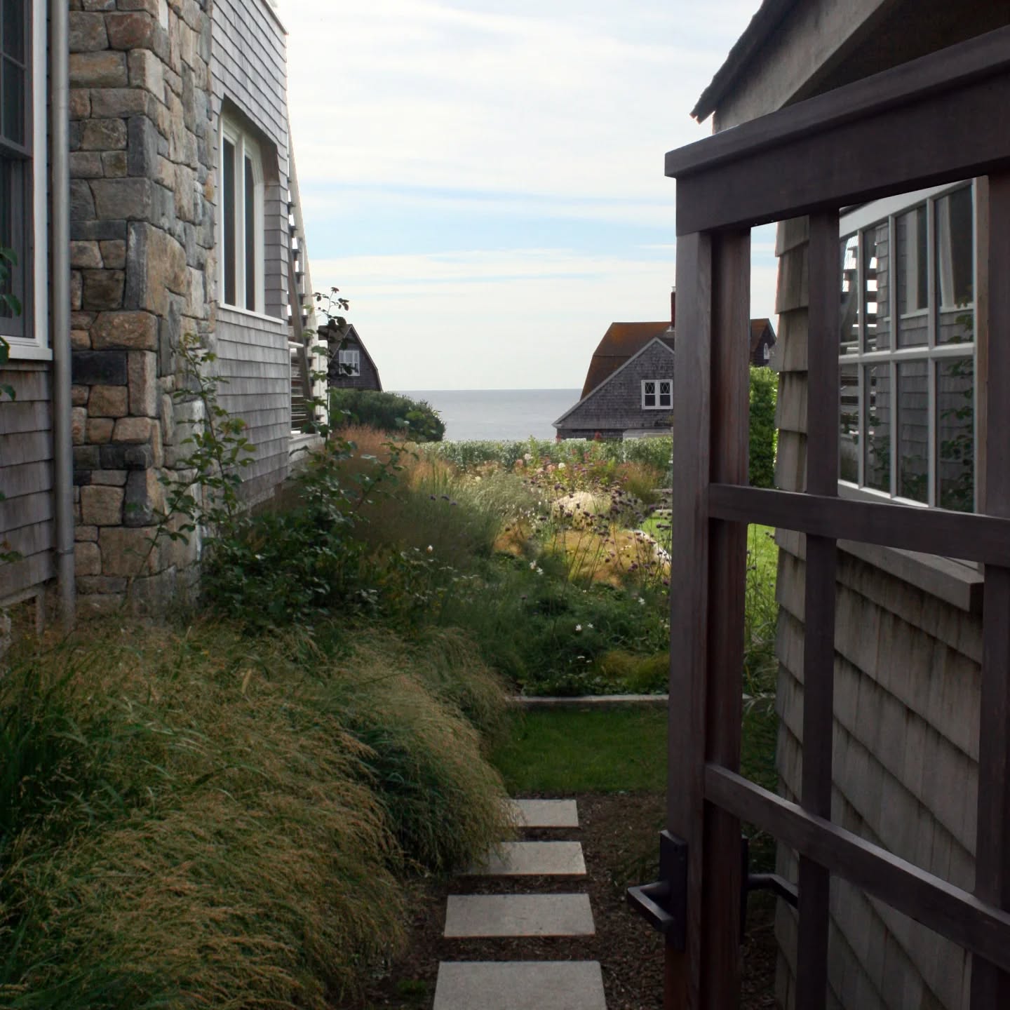 These open fence panels at one of our #WesterlyRI projects reveal a glimpse of the ocean to passersby, and invite visitors to explore the back of the property
.
.
.
.
.
Completed in collaboration with our friend and mentor, Anne Penniman Associates. @annepennimanlandarch
#triplettdesignstudio #landscape #landscapedesign #landscapearchitecture #landscapelovers #residential #residentialgarden #residentialdesign #newengland #design #designer #senseofplace #landscapedetails #coastallandscapedesign #newenglandgardens #gardensofRI #rilandscapedesign #rilandscapearchitecture #rhodeislandgardens #coastalhabitat #fencedesign #gatedesign #landscapecarpentry