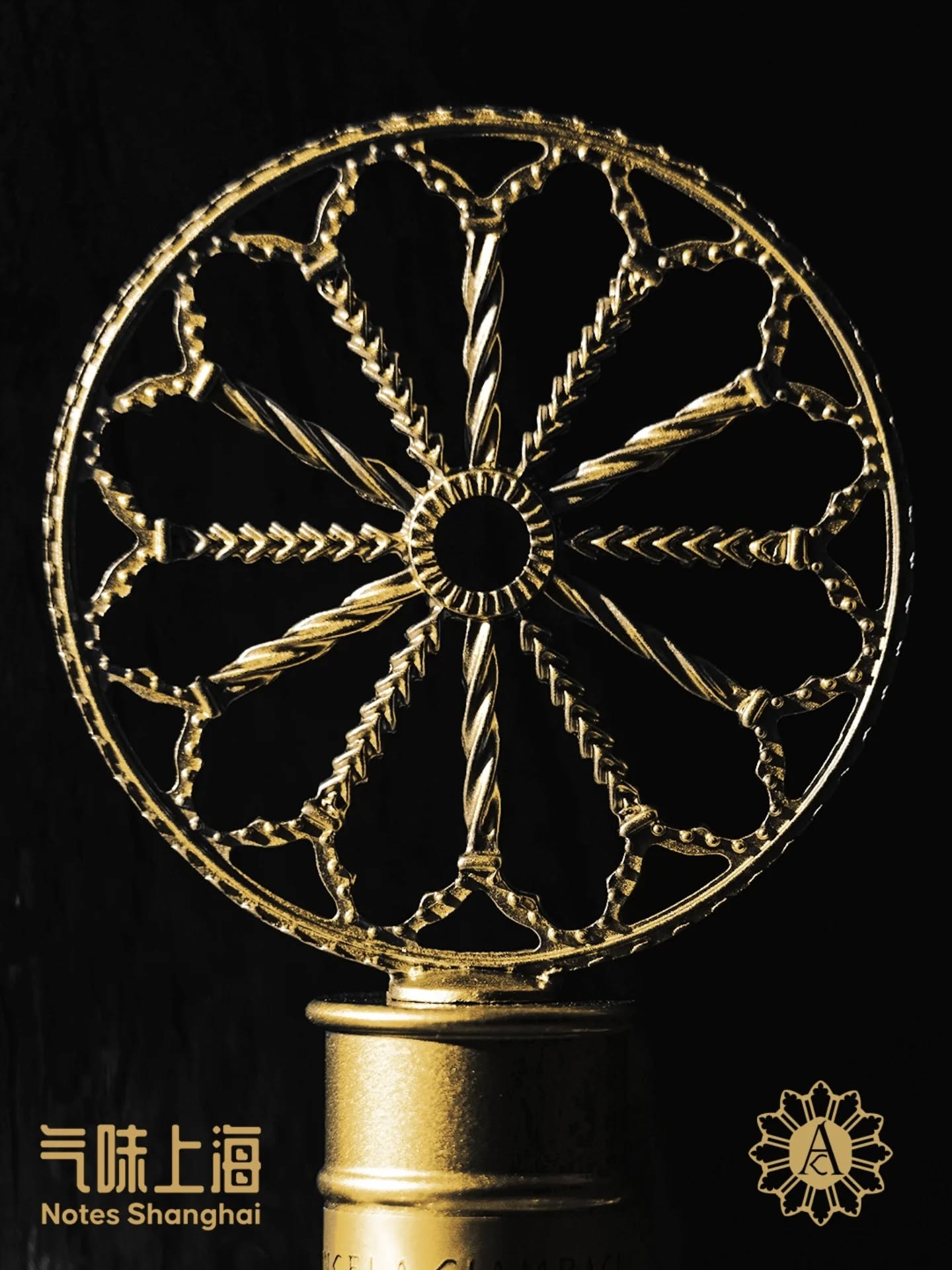 Participating in Notes Shanghai 2025: Past and Future, Angela Ciampagna celebrates the values of Alta Profumeria Artigianale a vision where craftsmanship and culture converge to define perfume as a rare and intimate art.
Join us in Shanghai to explore this encounter, and connect with the world of Angela Ciampagna both at the event and through our official channels.
Discover more with us at @notesshanghai
#AngelaCiampagna #AltaProfumeriaArtigianale #NotesShanghai2025 #PerfumeArt #OlfactoryJourney #FragranceCulture #ModernAlchemy