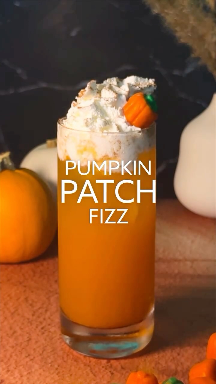 ✨ Pumpkin Patch Fizz 🎃
Playful, spiced, and topped with a candy crown — the sweetest way to sip into fall 🍂
🌿 You’ll need
– 2 oz pumpkin purée
– ½ oz vanilla syrup
– Pinch of pumpkin spice
– 1.5 oz spiced rum
– Soda water, to top
– Whipped cream + pumpkin candy garnish
✨ How-to
Shake pumpkin purée, vanilla syrup, spice, and rum with ice → strain into a chilled highball → top with soda water → crown it with whipped cream + pumpkin candy 👑
Playful, cozy, and a little whimsical — like sipping fall at the fairground.
👉 Save this recipe for your next autumn night in!
💬 Who are you sharing this fall fizz with?
#autumn #fall #thecasualsipper #homebartender #cocktailrecipes #psl #pumpkinspice #pumpkin #rumcocktails #sodawater #sparkling #fizz #halloween #cozyvibes