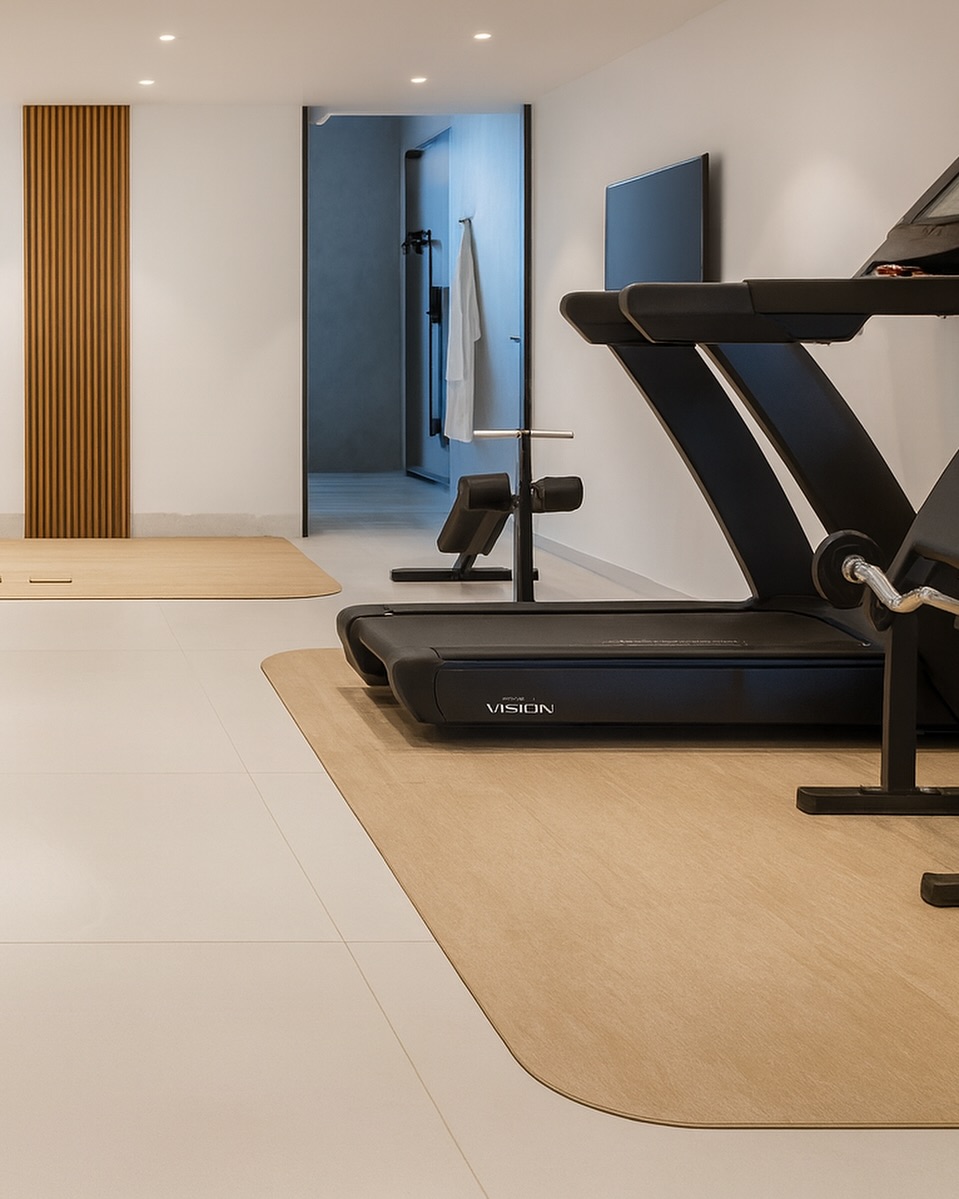 ✨ An exclusive project in Marbella
Every detail has been carefully designed and custom-made with the highest level of attention.
The result: a unique space where quality and craftsmanship speak for themselves.
Handcrafted. Passion-driven. Powered by PaviFLEX. 💪
#PaviFLEX #MadeToMeasure #PremiumInstallations #MarbellaLifestyle #FitnessDesign #GymFlooring #ExcellenceInDetails #WeArePaviFlex