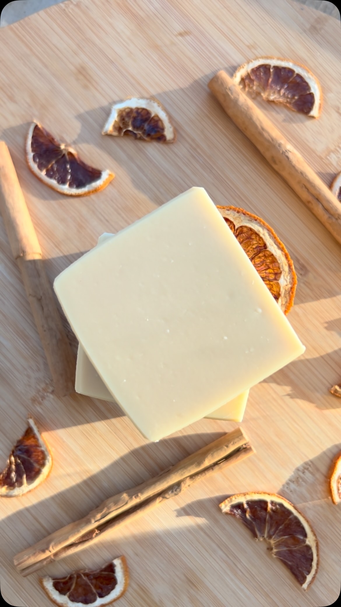 The best scent 🍂🍊
It’s definitely time to put the fire on and get cuddled up cosy on the settee!
.
#marshvalleysoap #goatsmilksoap #madeinyorkshire #madeinsheffield #allnaturalskincare #festivefavourites #warmandcozy #cinnamonandorange #familyrunbusiness #supportsmallbusiness