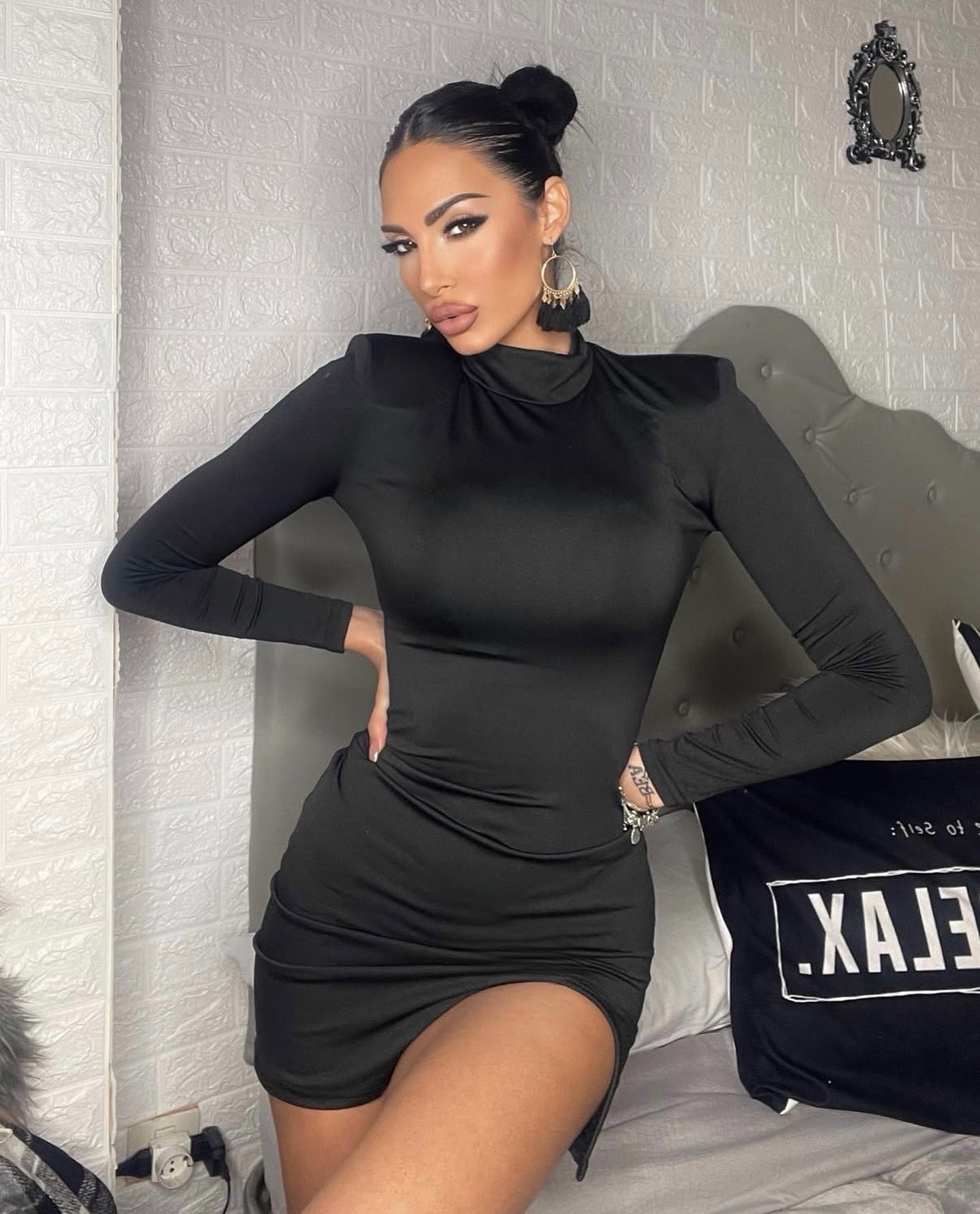 La bellezza di @enogiar_ nel nostro vestito REVANGE 🐈⬛ || Felpato internamente e spalline imbottite
Ricevi il tuo pacco in 24/48 ore lavorative
PAGA ALLA CONSEGNA senza costi aggiuntivi
PAGA A RATE con KLARNA o PayPal
#vestitidonna #vestitiautunno #vestitonero #blackdress #abbigliamentodonna