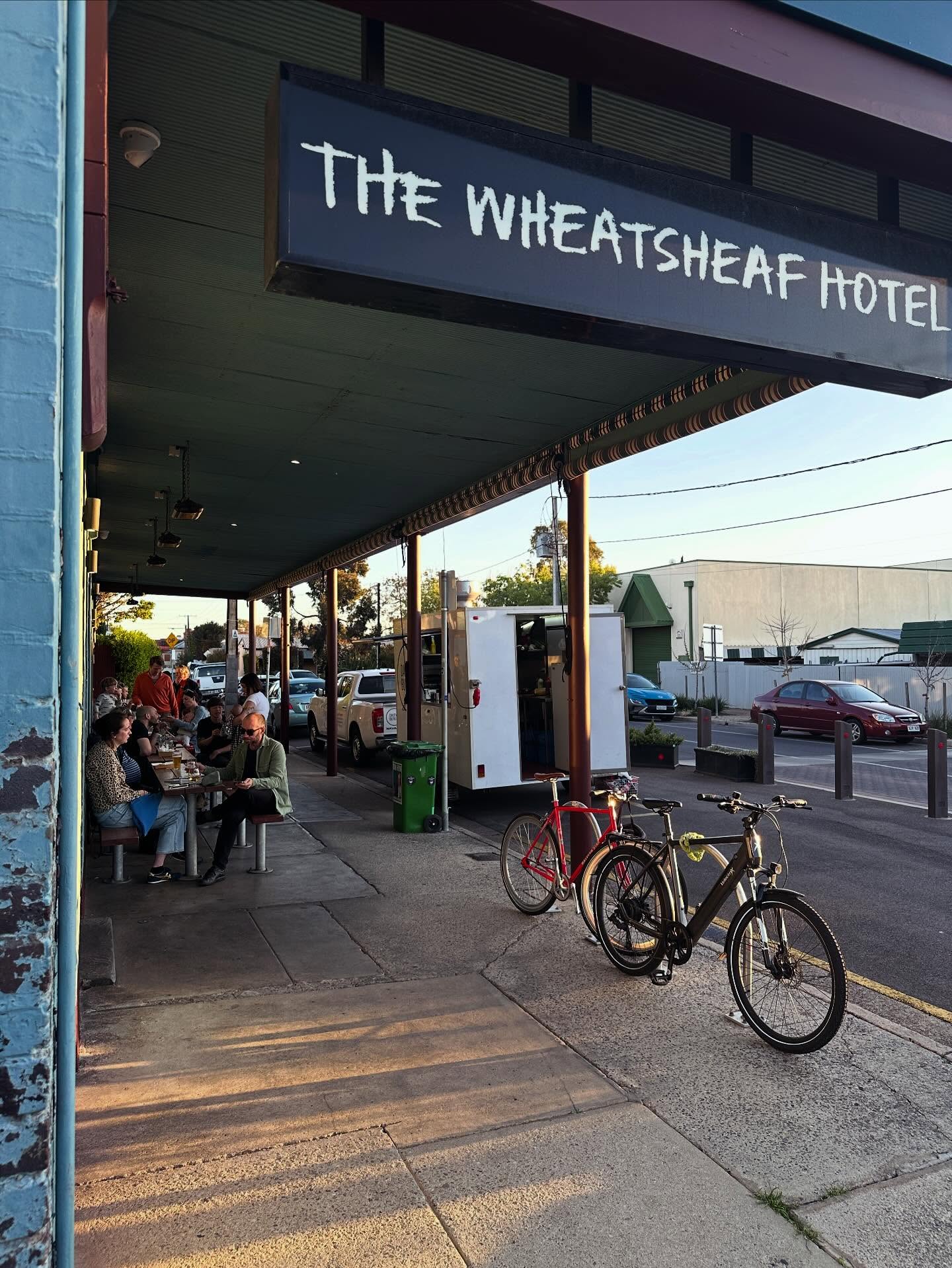 ✨ Long weekend loading… ✨
Kick things off the right way with a Daisy Burger at The Wheaty TONIGHT 🍔🍻
Good vibes, cold beers & the juiciest burgers in town!
#DaisyBurger #TheWheaty #LongWeekendEats #AdelaideEats #adelaide