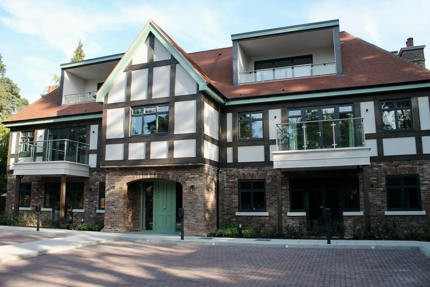 Completed new build installation for 8 new flats with Original Global OW70 windows with internal Georgian bars and OB49 in Anthracite Grey in and out and a bespoke Timber front door combination in RAL6021!
@origin_global
Any enquiries please send over to the below!
📧 showroom@gxhomeimprovements.co.uk
📞0175389128
#GXHomeImprovements
#WindowFittingExperts
#FamilyRunBusiness
#HomeImprovementsUK
#ShowroomUpdate
#SupportSmallBusiness
#HomeUpgrades
#DoubleGlazingSpecialists
#WindowsAndDoors
#ClosedForNow
#BackSoon
#LocalBusinessUK
#QualityCraftsmanship
#BespokeWindows
#OW70
#OB49
#NewBuilds