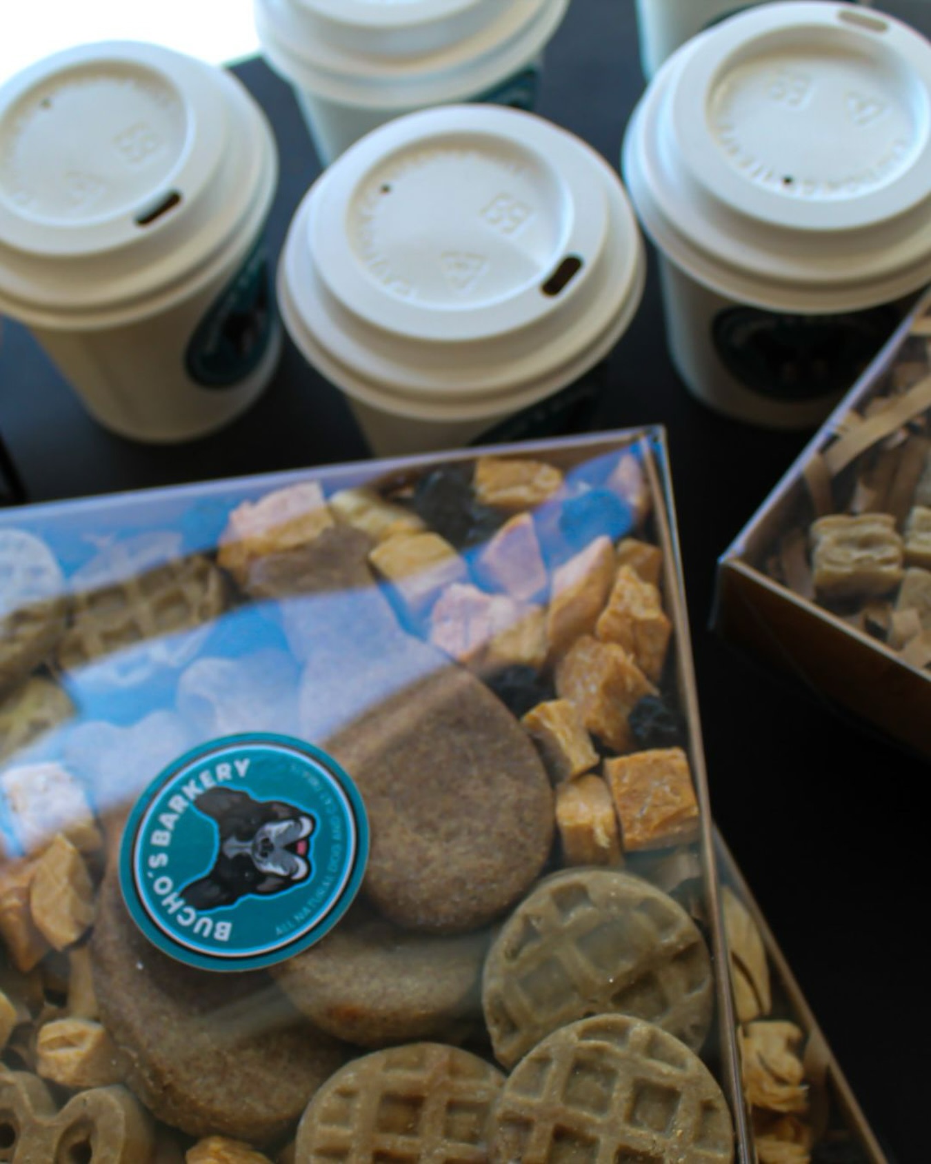 Chicken and waffles anyone? 🐓🧇…🐶
#buchosbarkery #chickenandwaffles #barkuteriebox #dogtreats #natural #orderonline #pupcup #breakfast #pnwdog