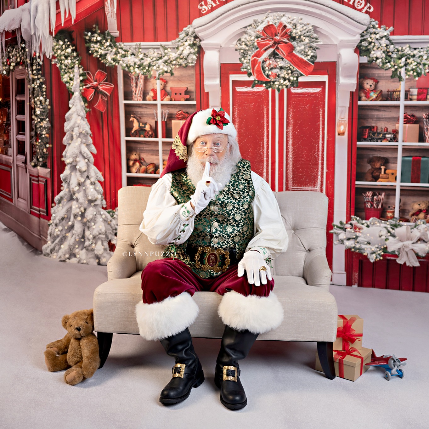 I have updated the link in my profile for opportunities to have professional photos done by one of the amazing photographers I have the privilege to work with this year. This gem was taken by @lynnpuzzophoto in Fayetteville. Come back often and I post additional appearances.