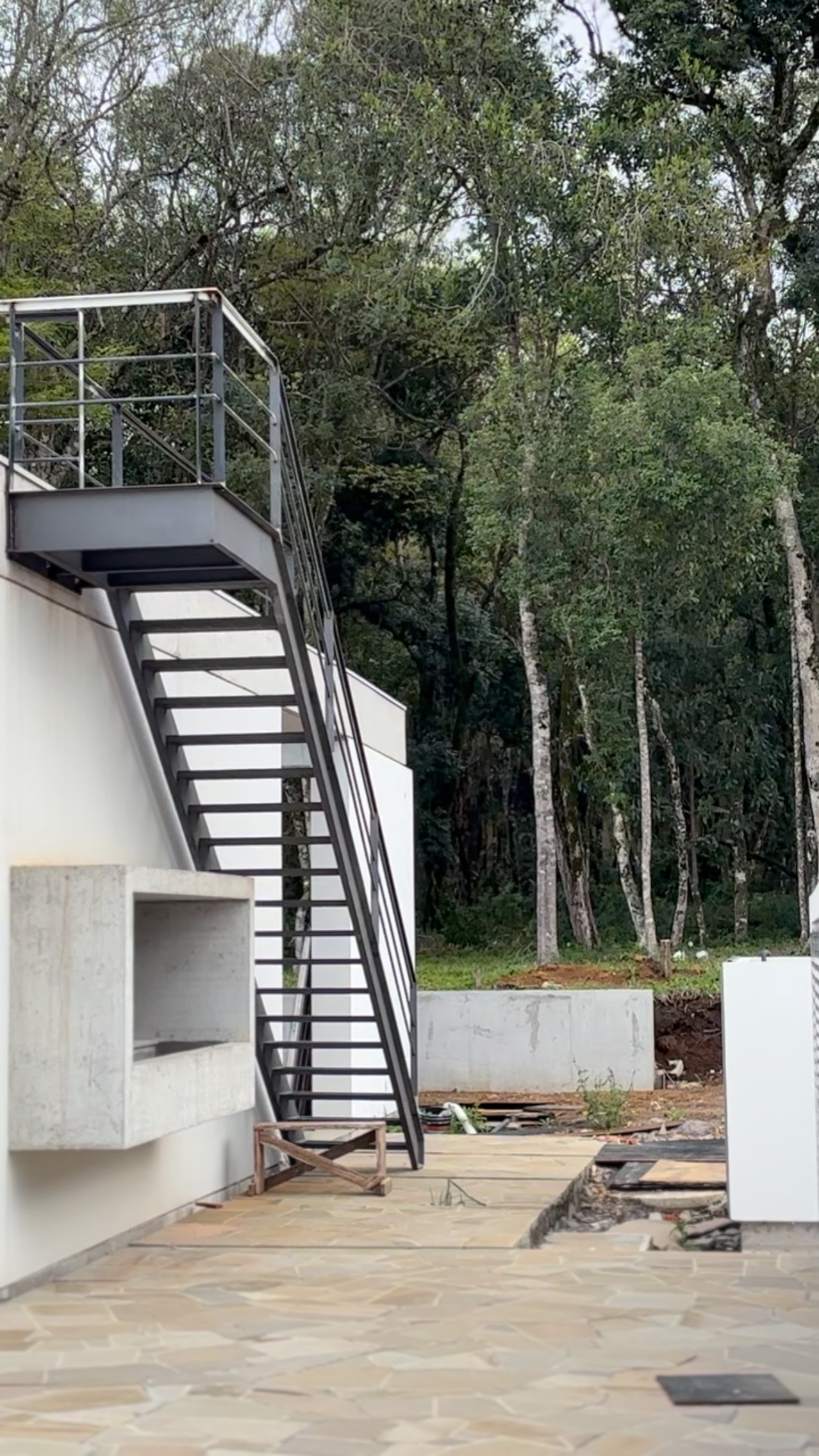 Casa Sassi, em construção. Gerenciamento da execução das estruturas e revestimentos metálicos externos.
#acocorten #casamoderna #ModernArchitecture #ArchitecturalDesign #galeria733 #caxiasdosul #serra #casa #arch #fachadas
contato@galeria733.com.br
____________________________________________
GALERIA 733
