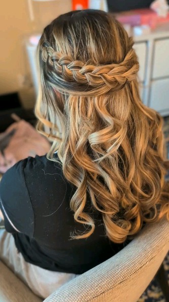 ✨ Your look deserves more than a moment, it deserves all-day magic. At Glam and Glo Universal, our pros use expert techniques so your hair stays flawless from do' to last dance. Book now to secure your glam that lasts. ✨
#GlamAndGloUniversal #VegasGlam #BridalBeauty #WeddingHair #EventGlam #BridalMUA #LasVegasBride #HairThatLasts #WeddingGlam #BridalGlow #OnLocationGlam #FlawlesSAllDay #VegasWedding #Bridallnspo #BeautyThatLasts