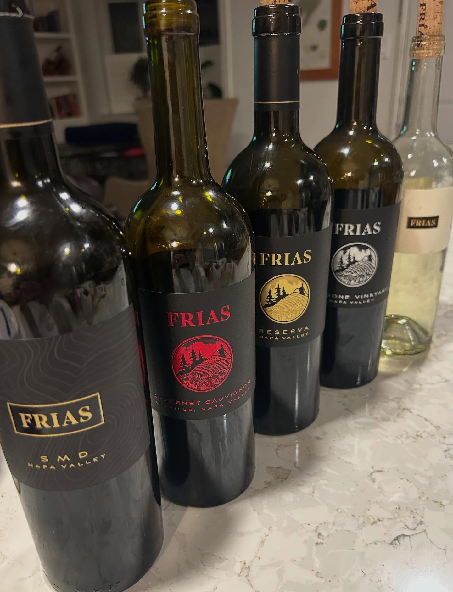 Frias Family Vineyards produces high-quality wines. Their estate vineyards are located on Spring Mountain. They source premium fruit from other renowned Napa Valley appellations, including Oakvillle and Yountville. Their new Frias lineup has been reviewed and rated by Jeb Dunnuck and The Wine Spectator, with scores as high as 98 points.🍇🍇🍷 #Friasfamilyvineyard