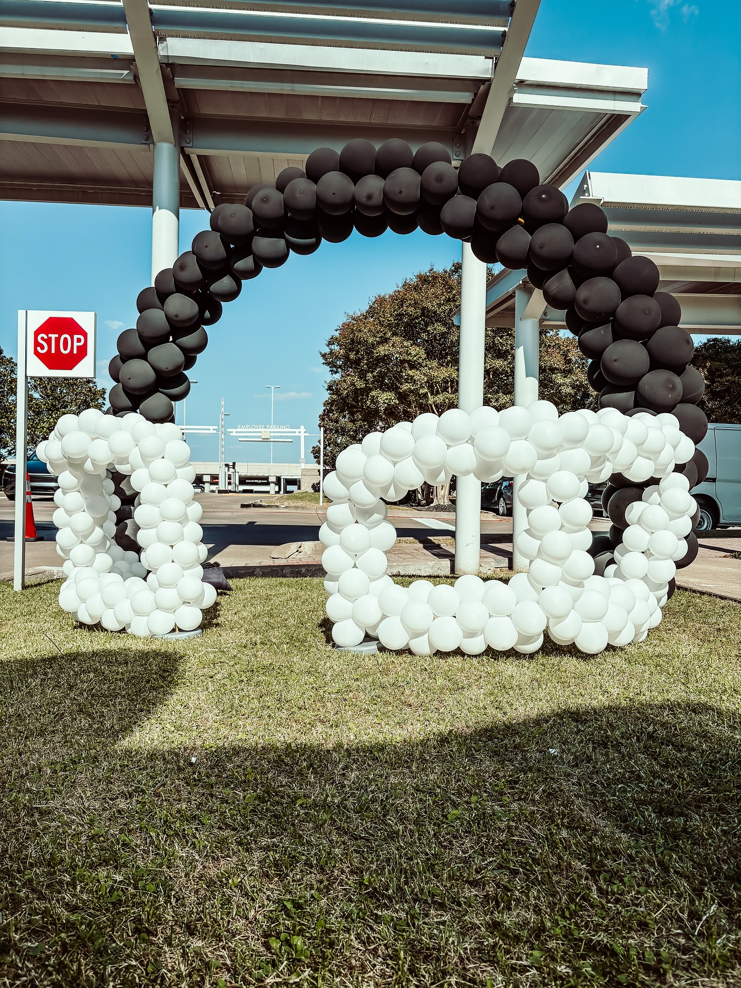 Happy FOOTBALL Friday π !! Could you imagine this helmet and field goal post under the Friday Night Lights?!
Where we are from in TX, HS football is no jokeee, who you rooting for tonight?!
#txhsfb #hsfb #football #footballhelmet #feildgoalpost #dallasballoons #fridaynightlightsπ #balloonhelmet #balloonfieldgoal